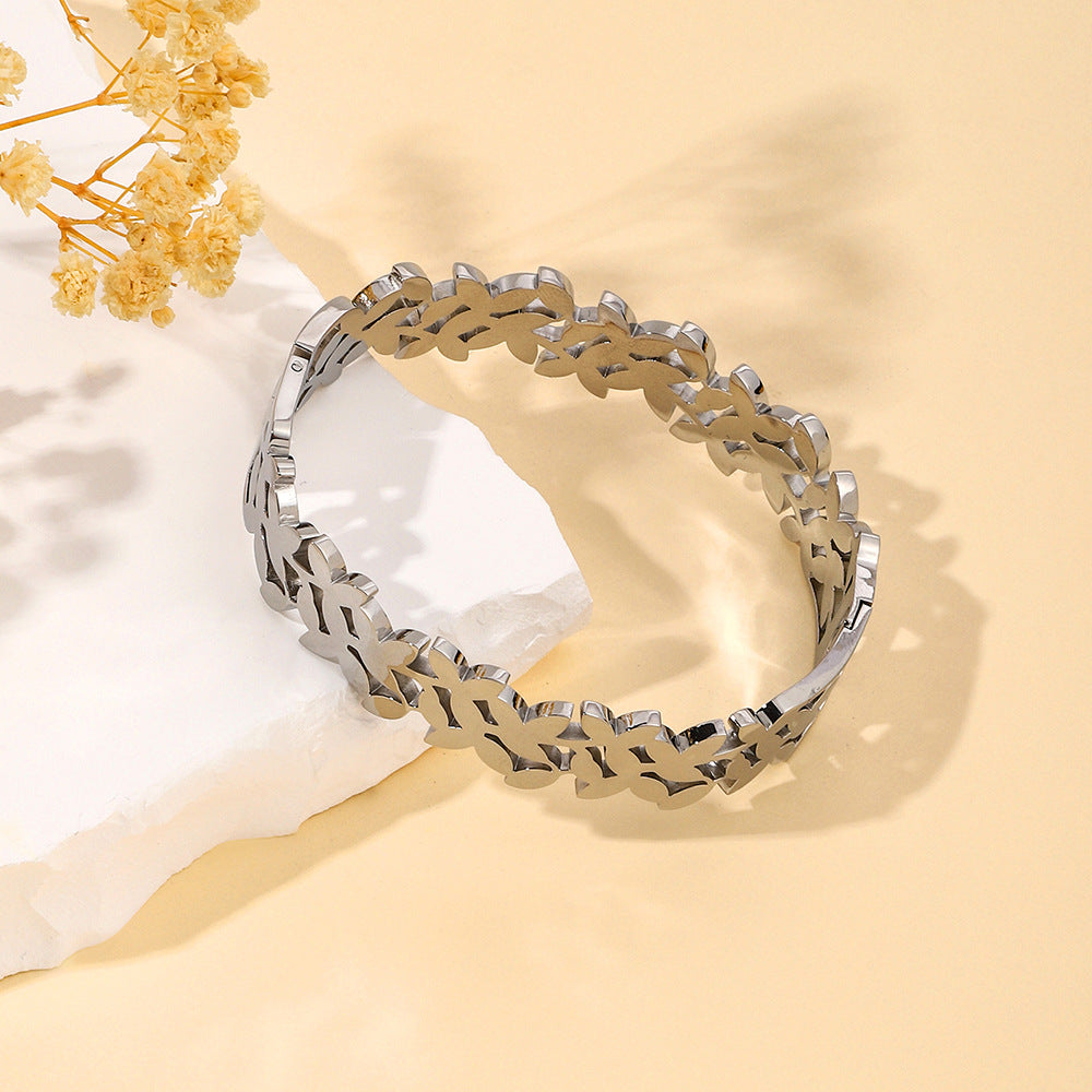Wholesale Golden Stainless Steel Zircon Hollow Bracelet Retro Titanium Steel Bracelet Ornament Vintage  ACC-BT-Yazhi001