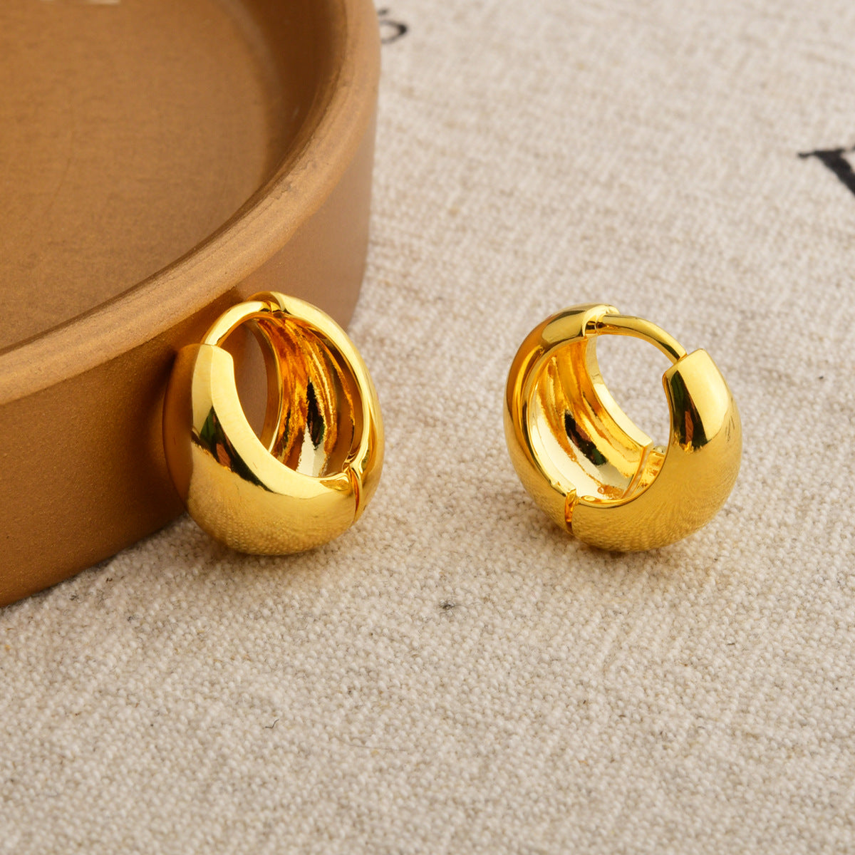 Wholesale  Round Gap Ear Buckle Brass Gold Plated Simple Earrings