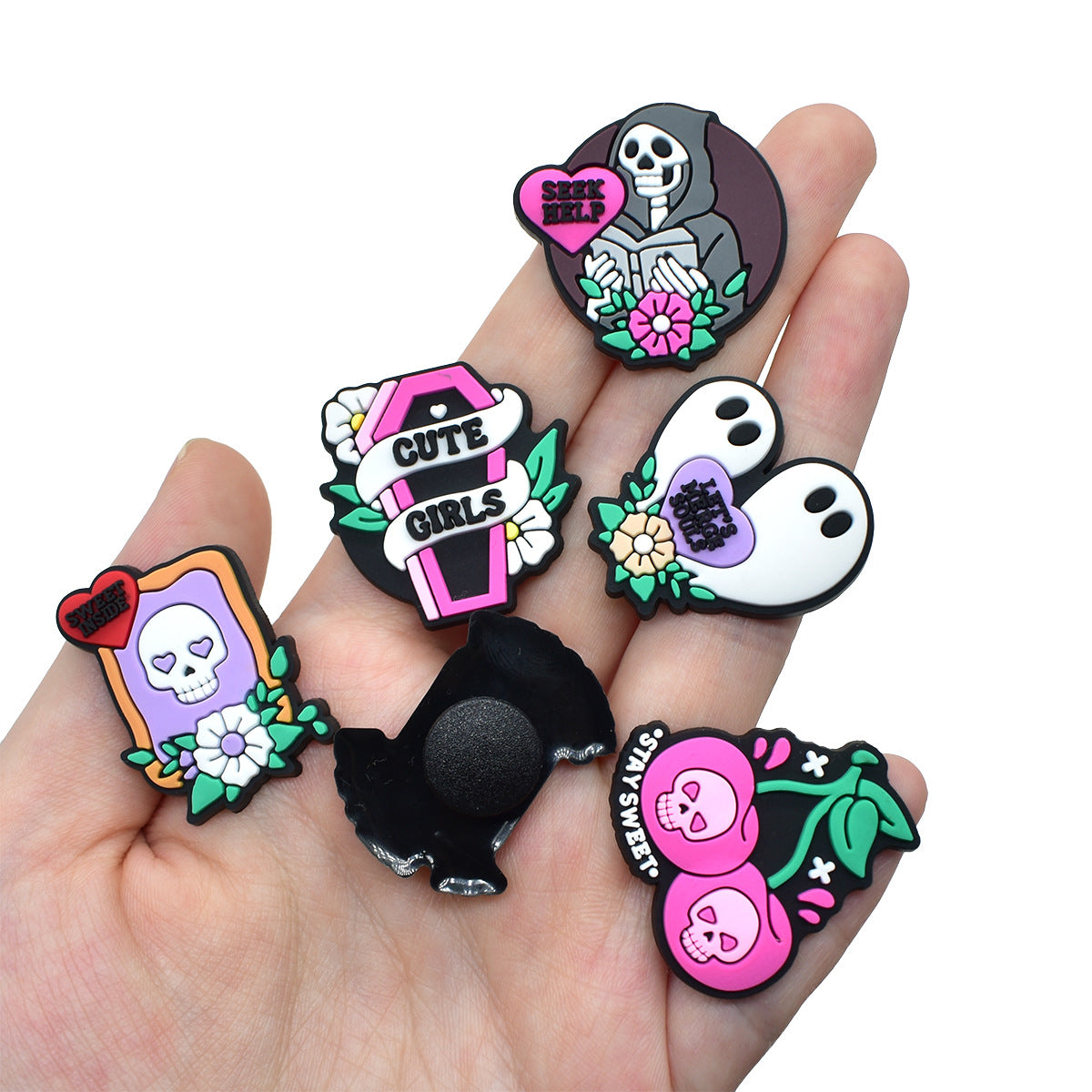 Wholesale random 100pcs Cross-border cartoon  trendy shoes and accessories PVC soft rubber detachable perforated shoes shoe flowers shoe buckles decorative buckles in stock