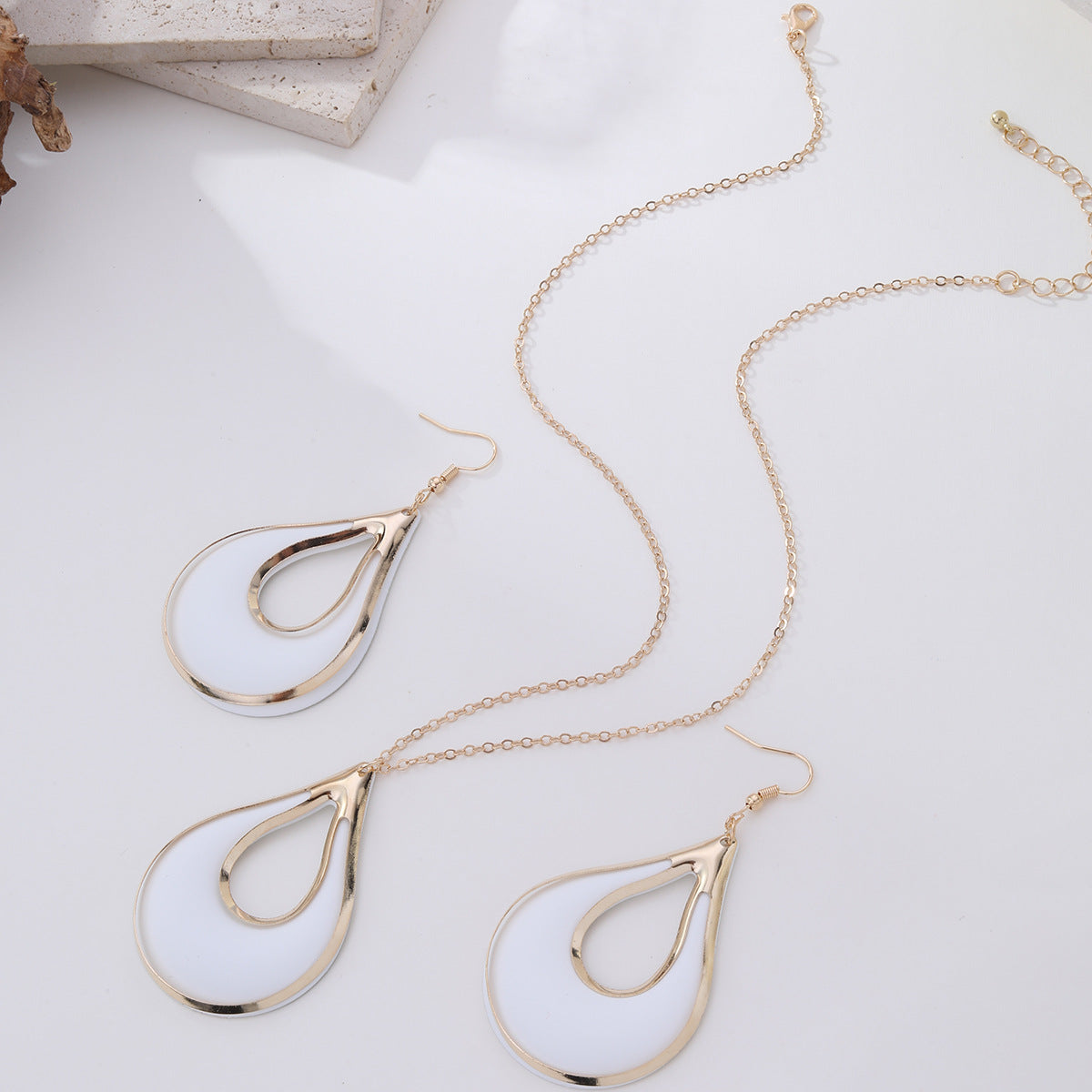 Wholesale Zinc Alloy Water Drop Hollow Pendant Necklace And Earrings Set Black Fashion Jewelry For Women Chic Party And Everyday Wear