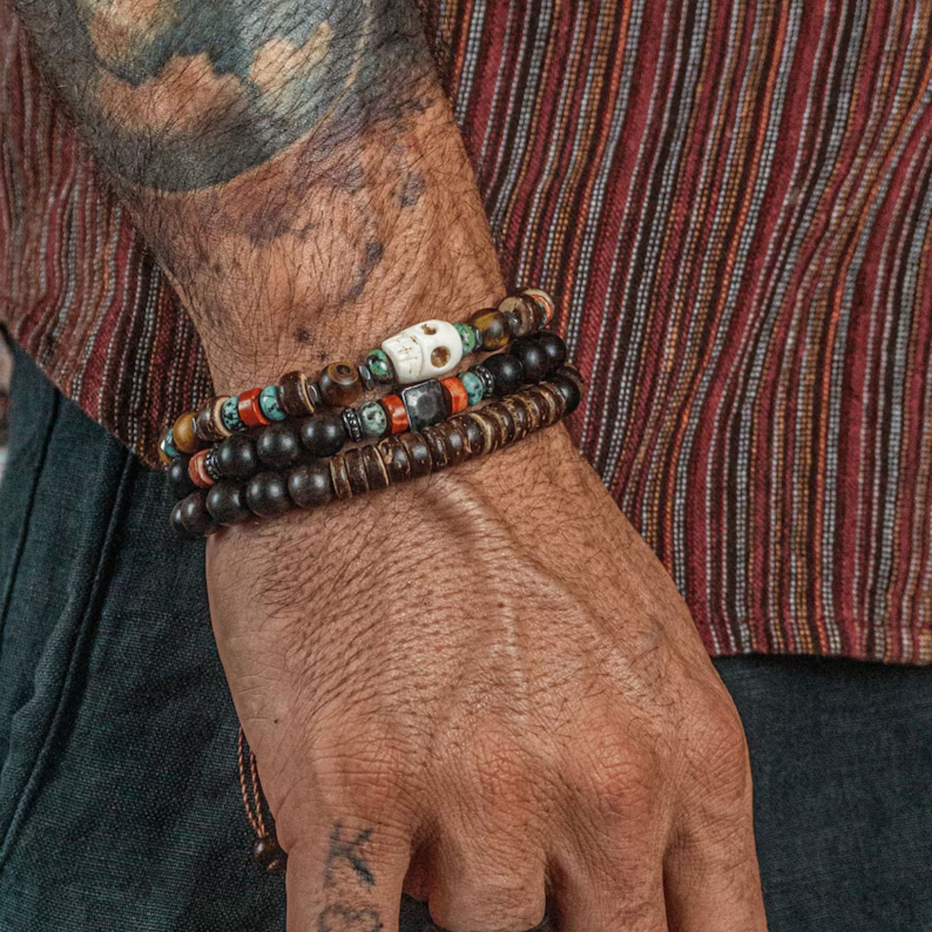 Wholesale Handmade Beaded Skull Bracelet  Retro Style Turquoise Wood Beads Coconut Shell Bracelet