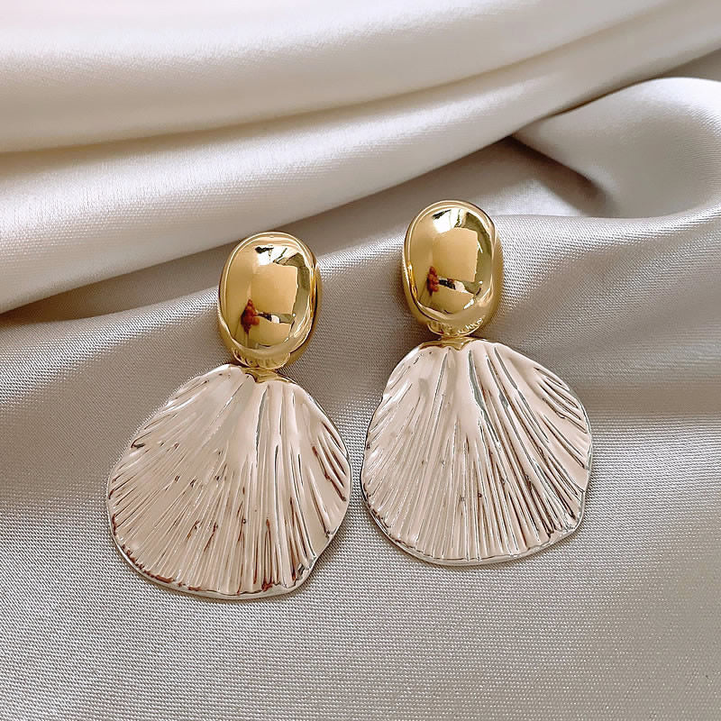 Wholesale European and American Light Luxury Shell Flower Earrings 925 Silver Needle High-grade Earrings Ins Niche Design Elegant Retro Earrings