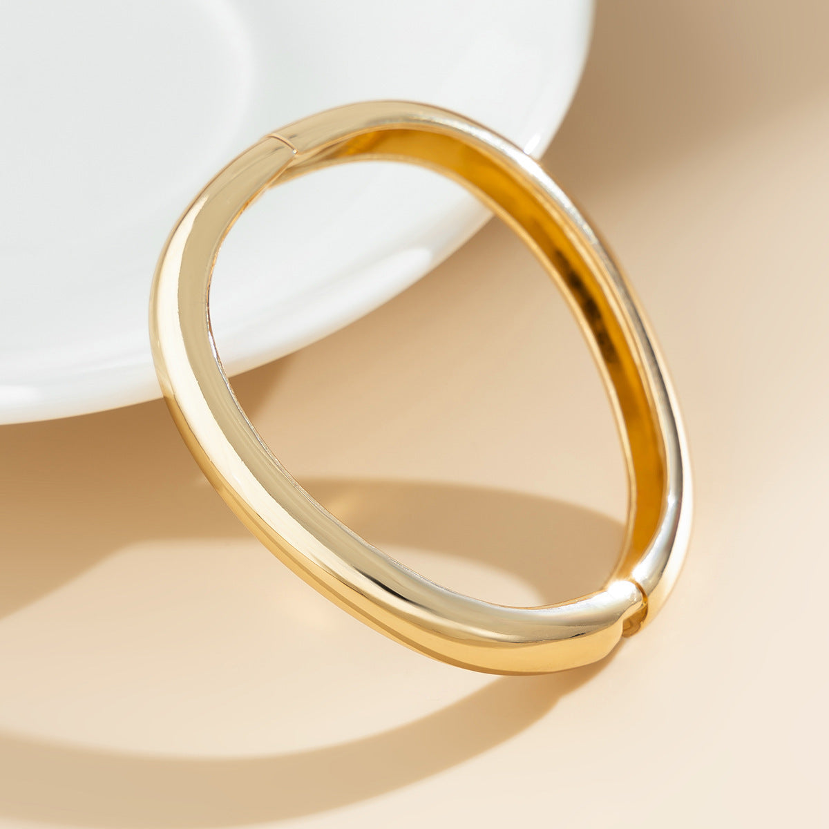 Wholesale Chic Gold Alloy Round Bangle Bracelet For Women Everyday Wear Jewelry Accessory
