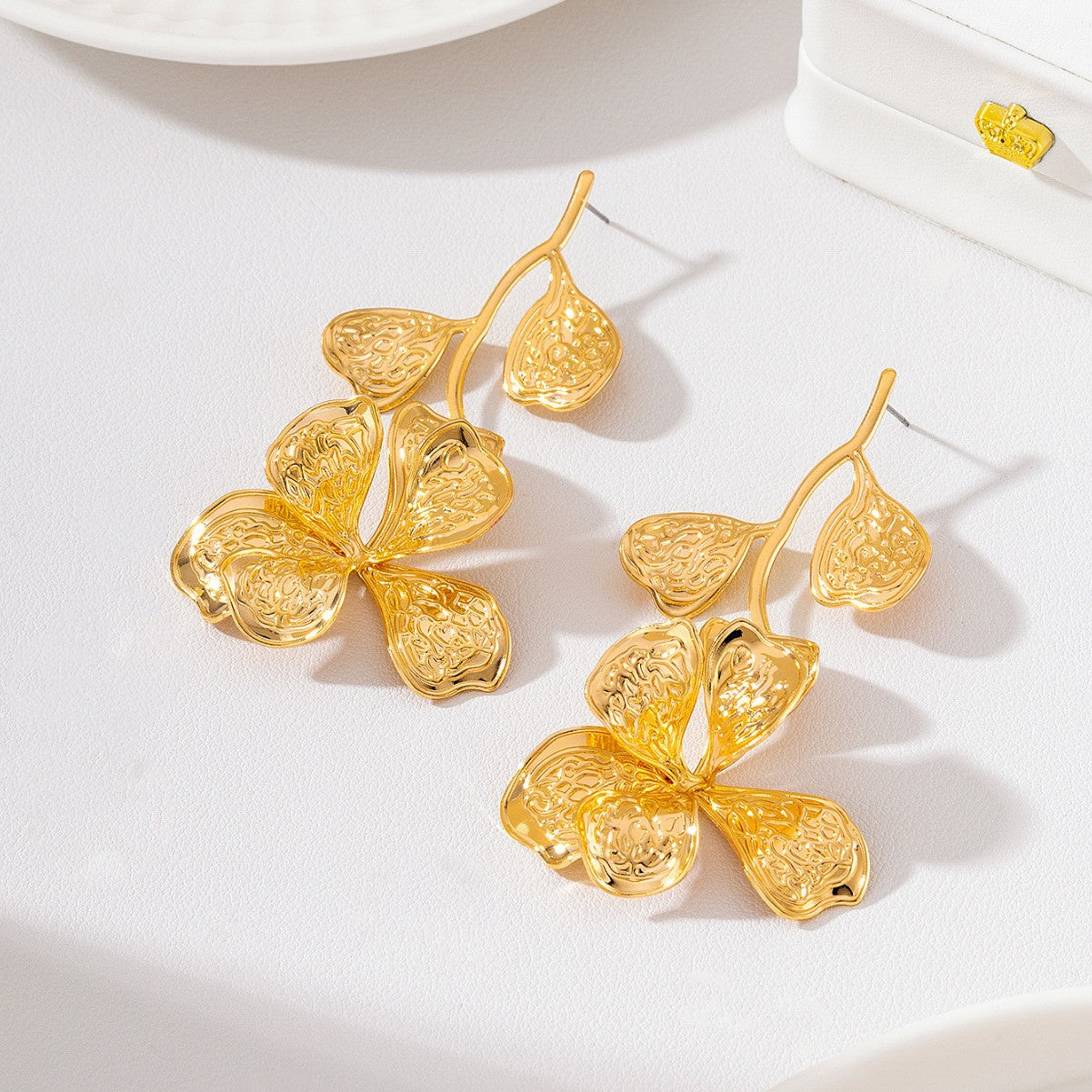 Wholesale Vintage Embossed Matte Gold Floral Drop Earrings For Party Boutique Resale