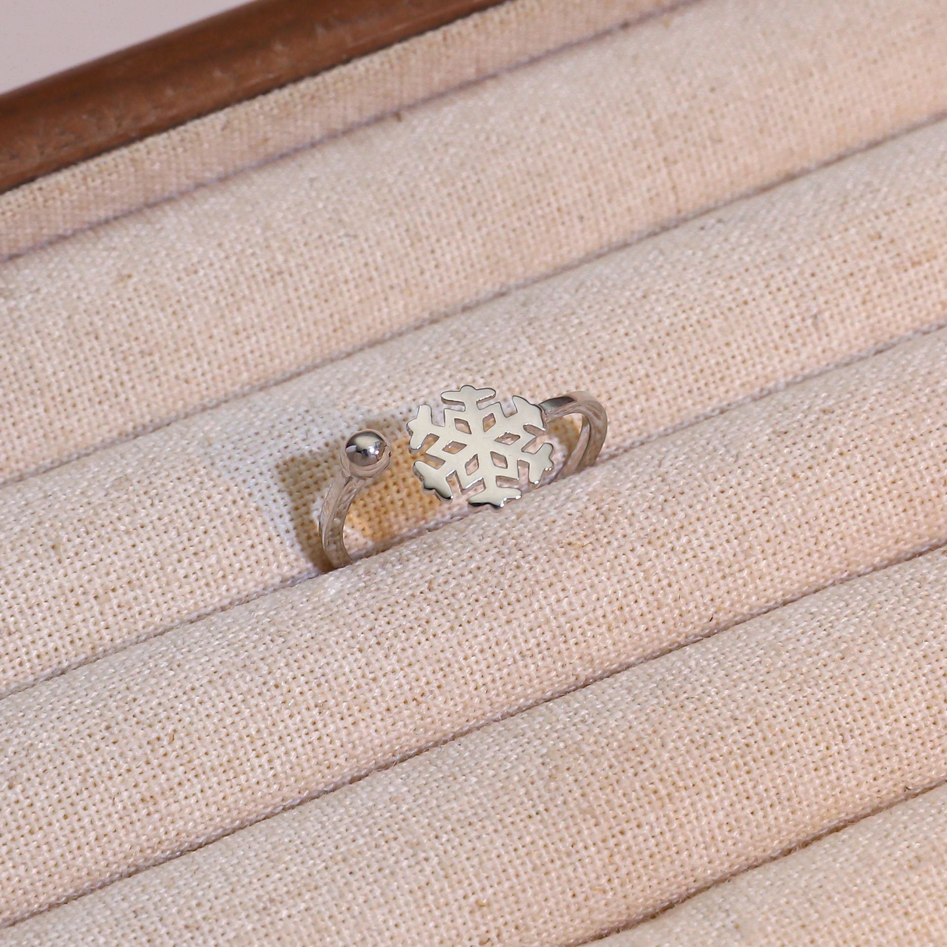 Wholesale Hollow heart knotted double-headed snake snowflake plum blossom opening adjustable ring five-piece set