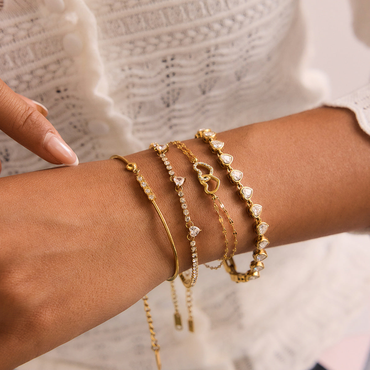 Wholesale Stainless steel openwork heart-shaped zircon bracelet