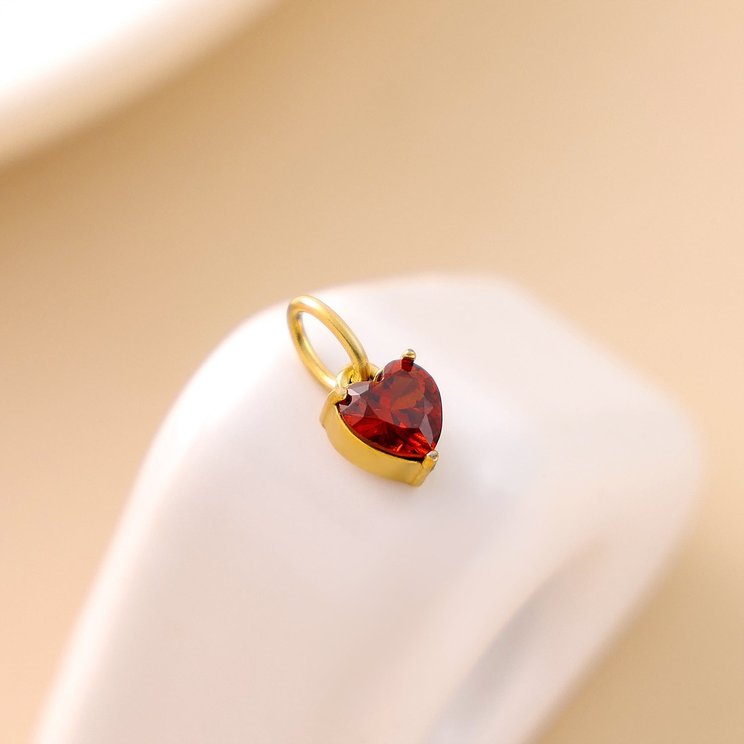 Wholesale stainless steel heart-shaped zircon pendant