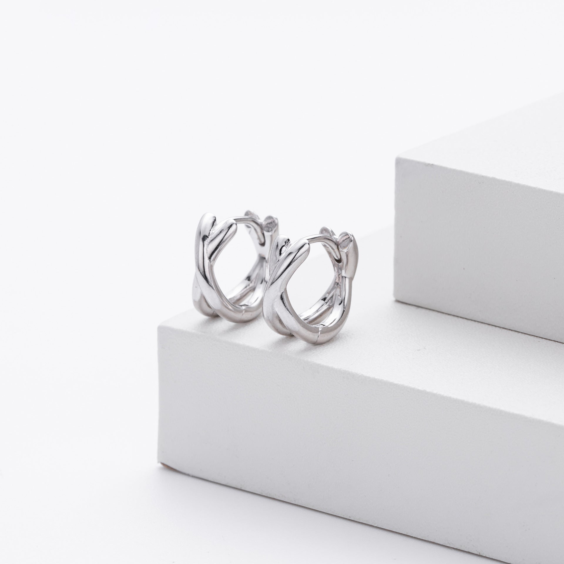 Wholesale s925 sterling silver cross simple bright face ear buckle earrings