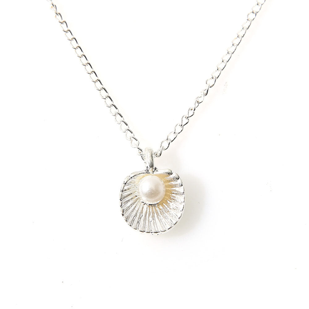 Wholesale Retro Design Sense  Pearl Shell Necklace