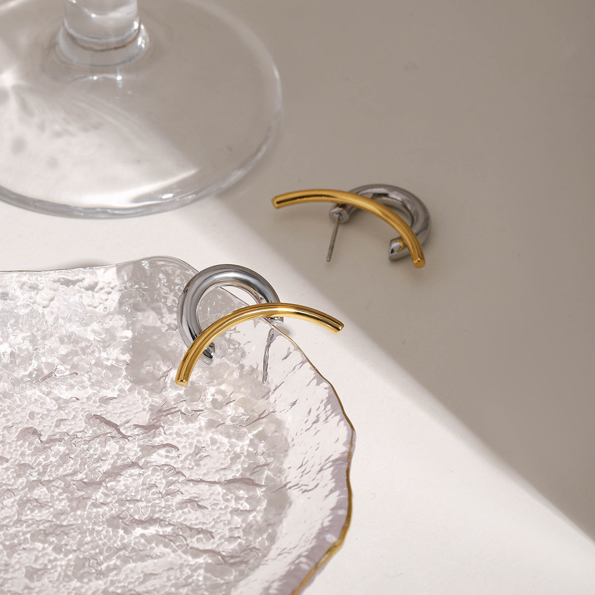 Wholesale 18K gold stainless steel gold and silver color matching simple line earrings