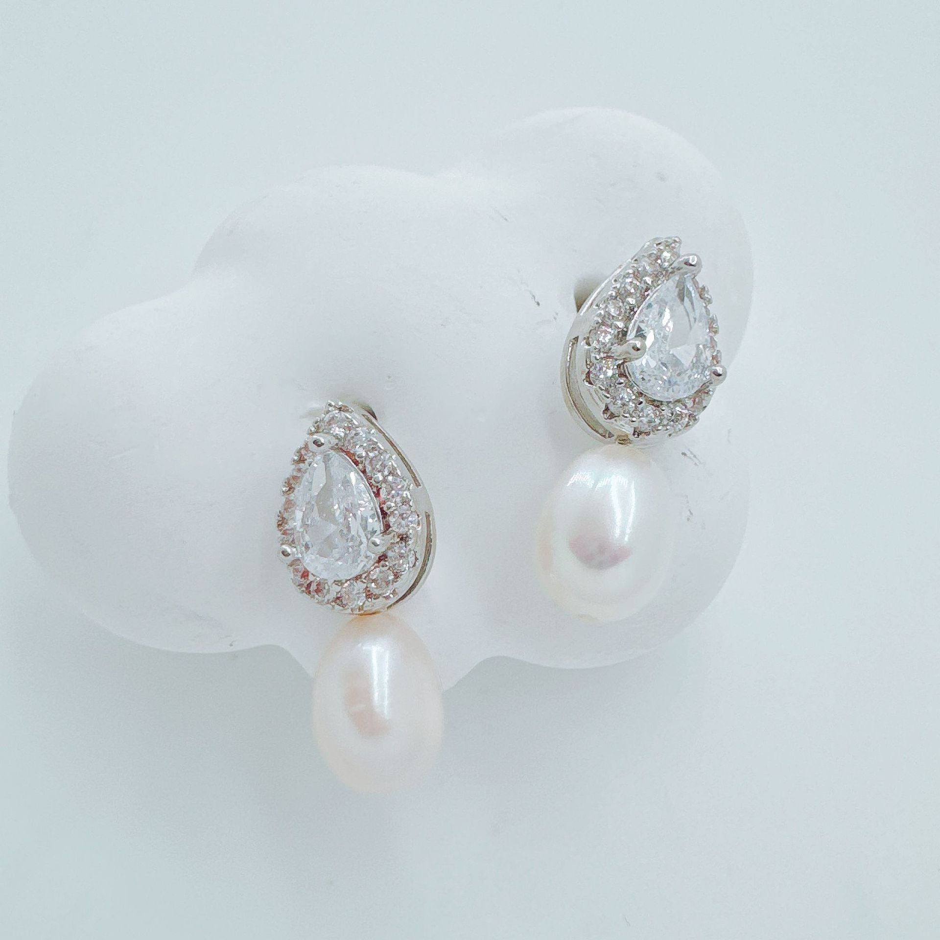 Wholesale Water Drop Earrings and Necklace Set Gold Plated Silver Needle Fashion Accessory
