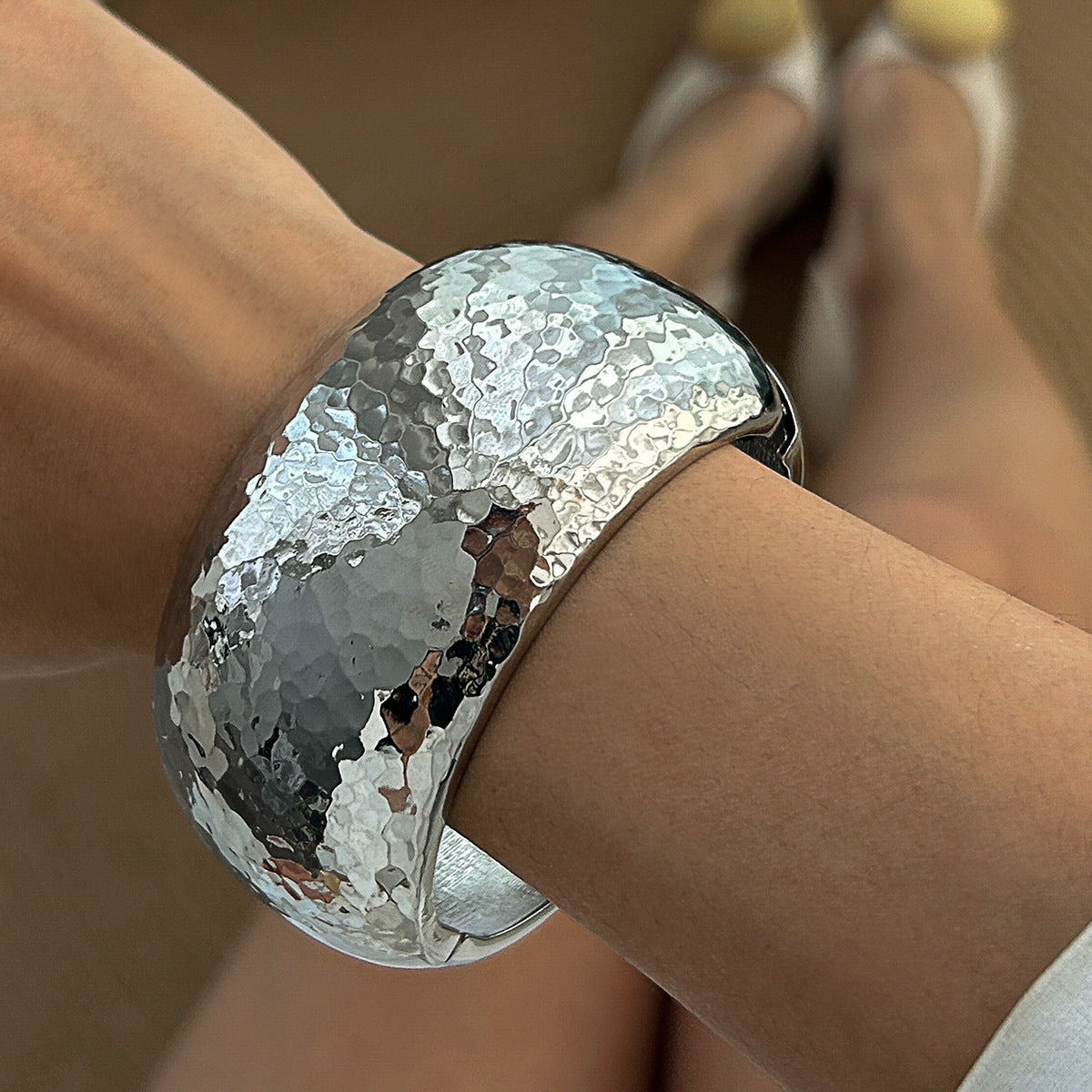 Wholesale Wide-edge hammer pattern irregular alloy curved bracelet set