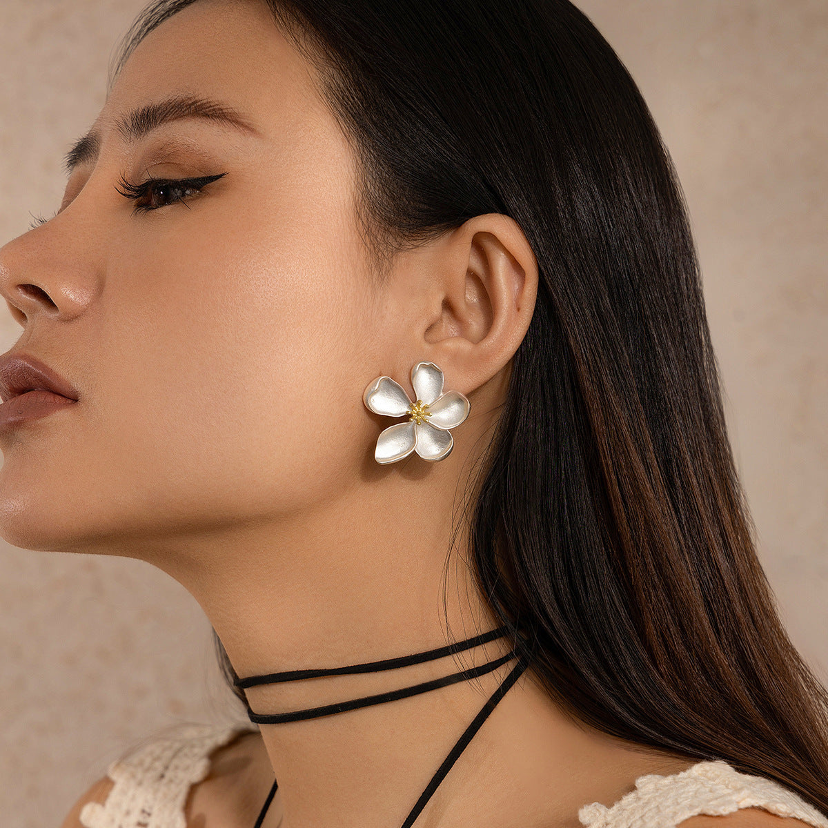 Wholesale Alloy Matte Gold Faux Pearl Ginkgo Floral Earrings Trendy Jewelry Accessory For Party Wear And Boutique Resale