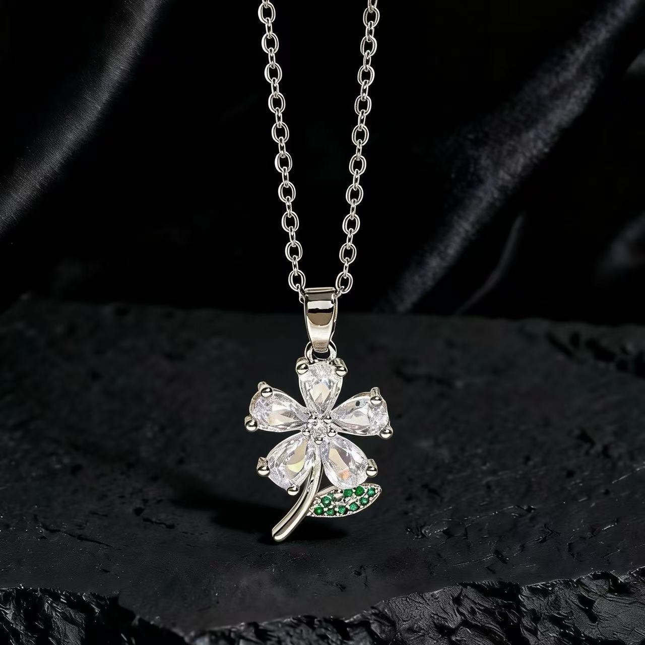 Wholesale Gold Plated Copper Zircon Sunflower Necklace Layering Jewelry For Women Trendy Party Fashion Accessory Everyday Wear Boutique Resale