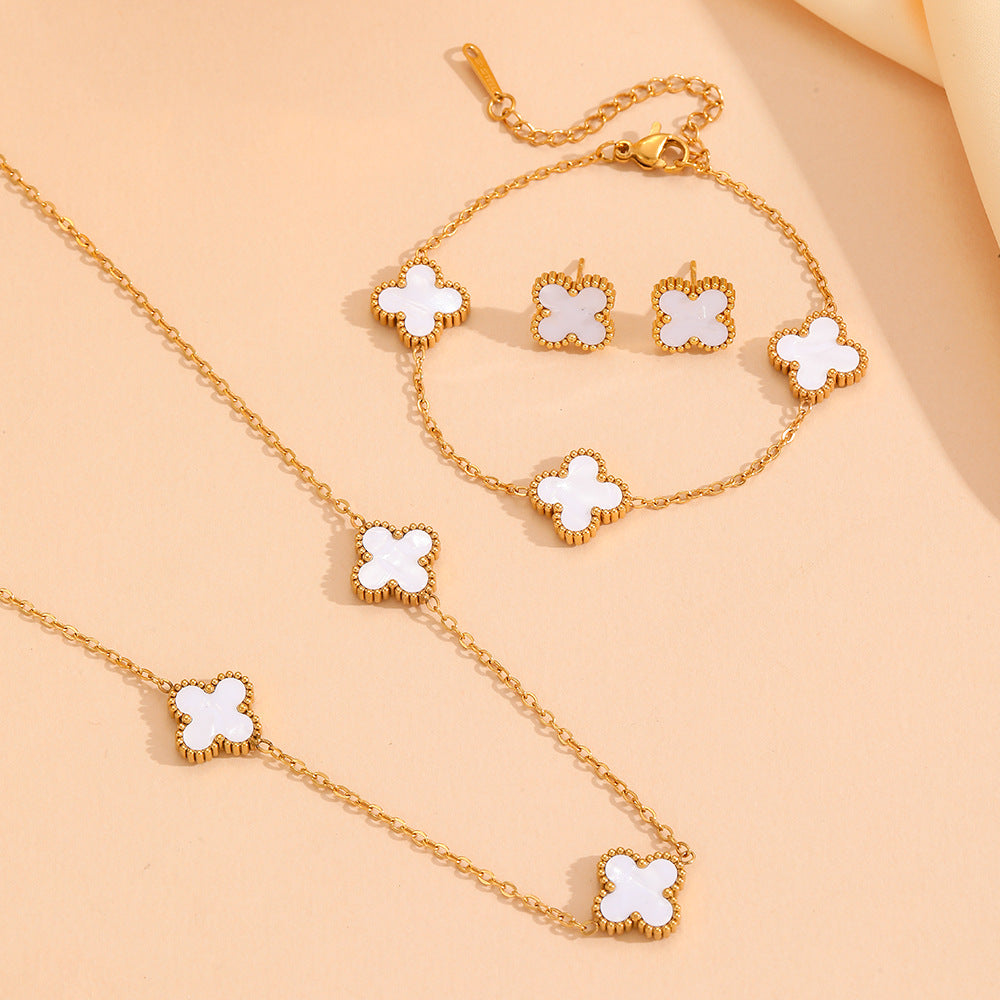 Wholesale Fashion stainless steel three four-leaf flower jewelry new titanium steel does not fade small flower jewelry suit