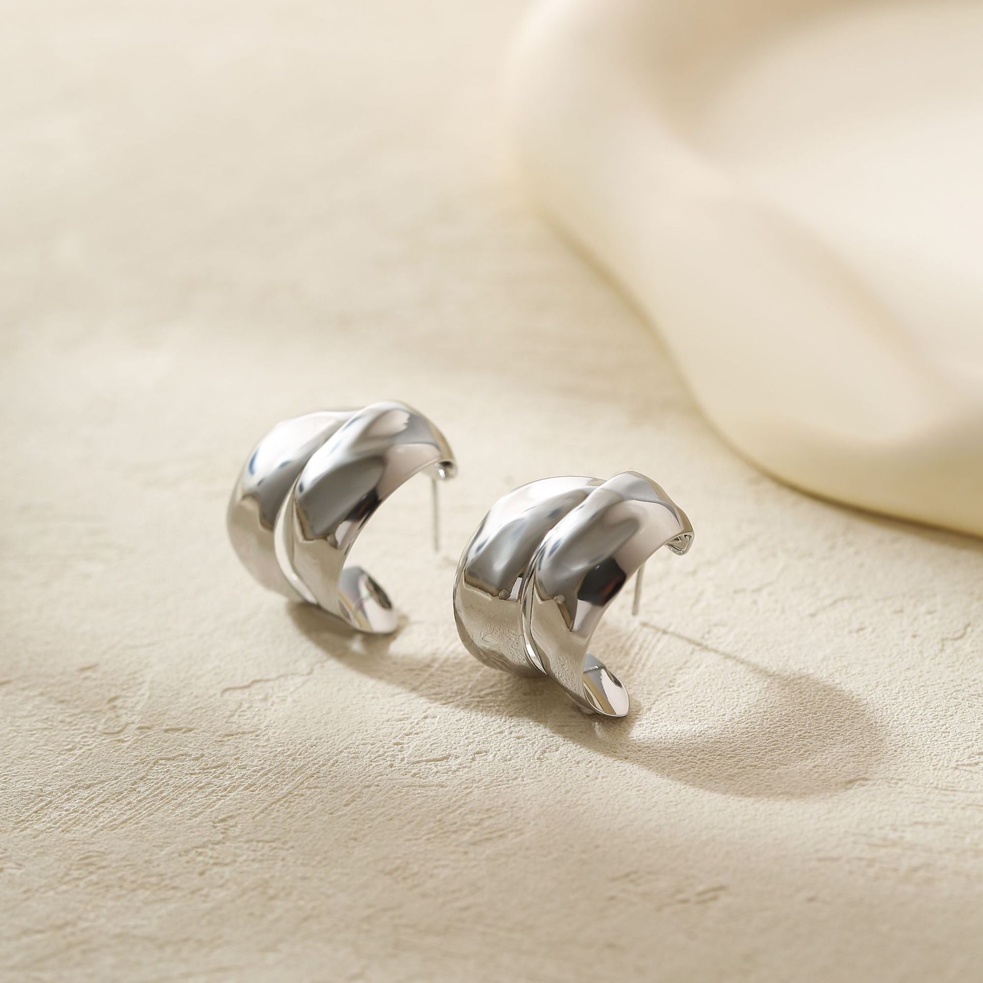 Wholesale  silver pigment hoop earrings hoop earrings