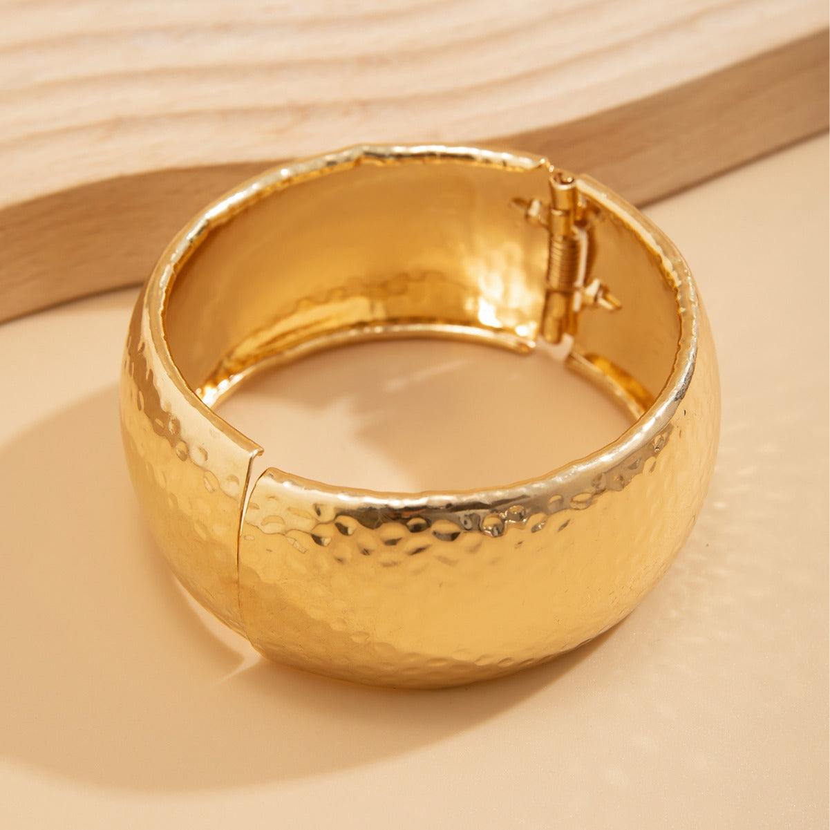 Wholesale Chic Gold Alloy Round Bangle Bracelet For Women Everyday Wear Jewelry Accessory