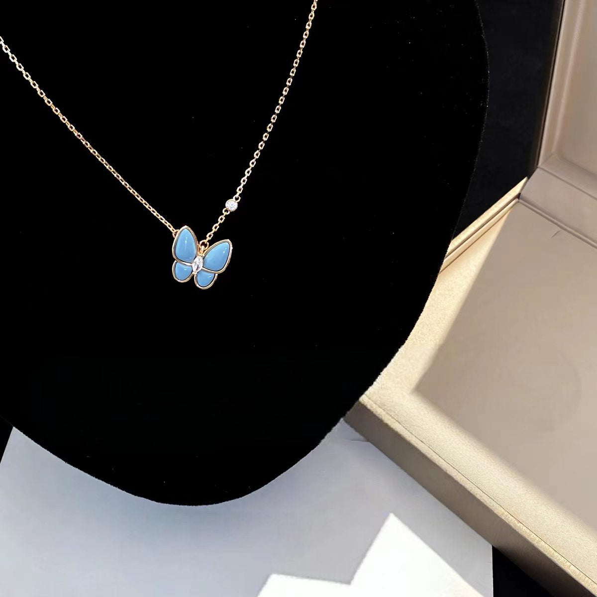 Wholesale Natural Style Blue Stone Butterfly Necklace Fashion Jewelry Accessory Boutique Resale