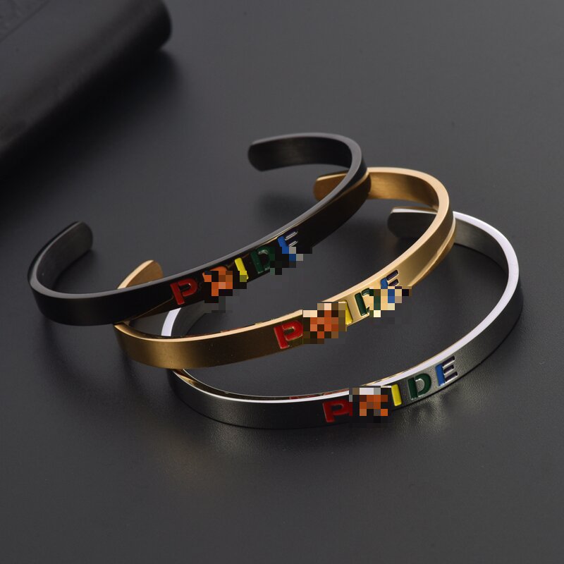 Bracciale aperto a sei colori lucido a forma di C in acciaio al titanio aperto all'ingrosso
