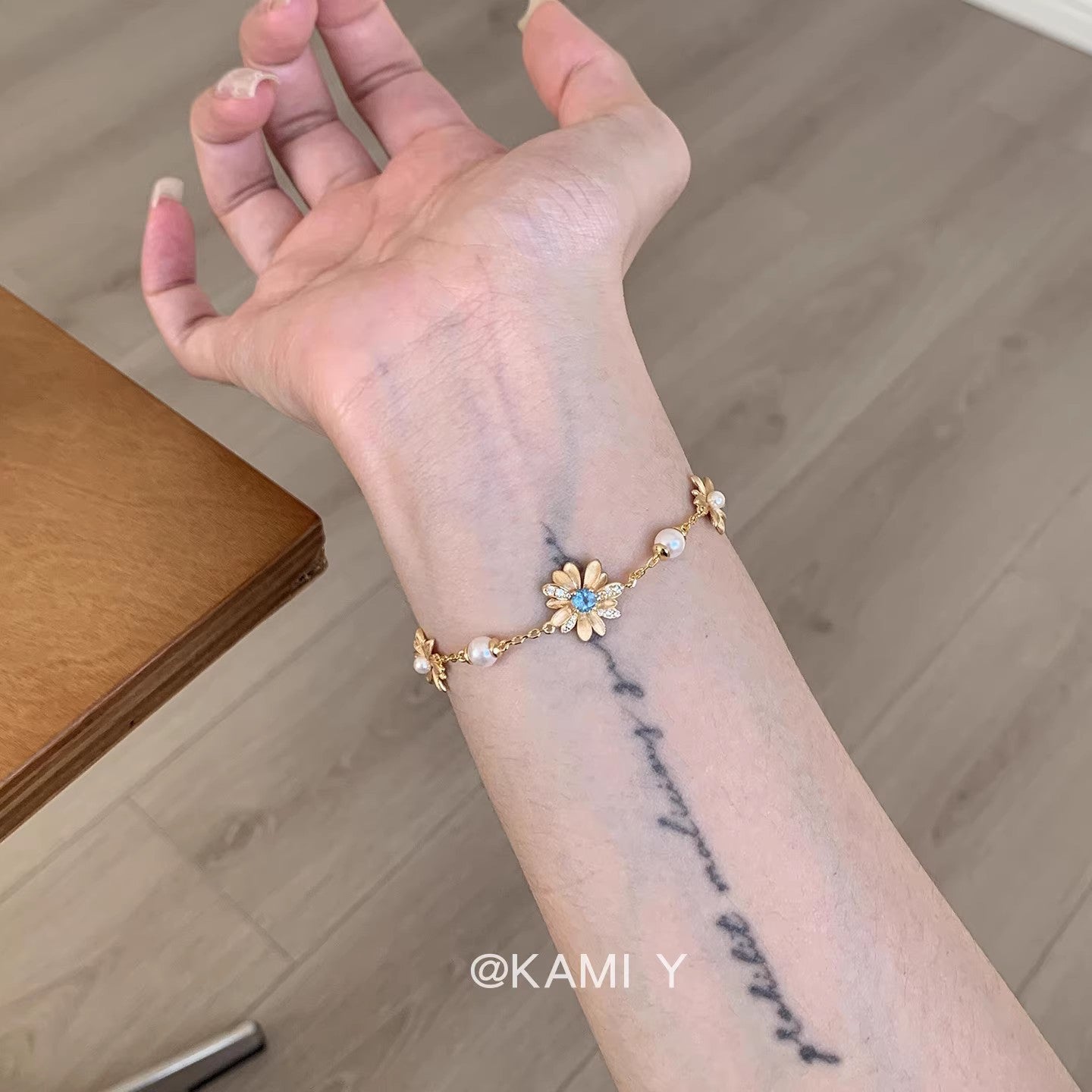 Wholesale Blue Diamond Daisy Pearl Bracelet