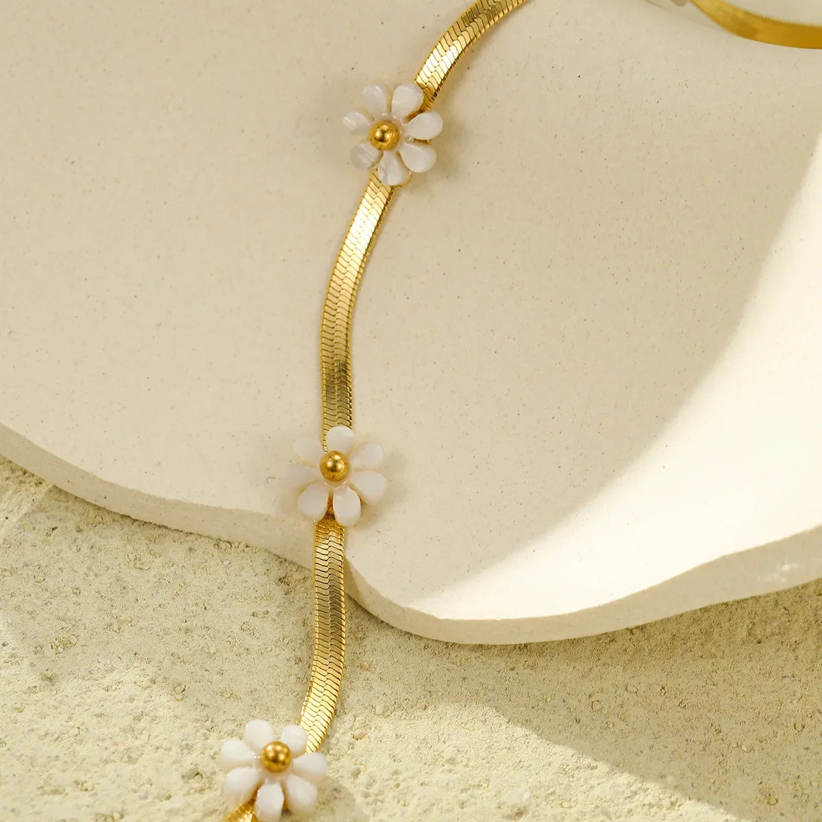 Wholesale  stainless steel shell daisy flower  non-fading necklace clavicle chain