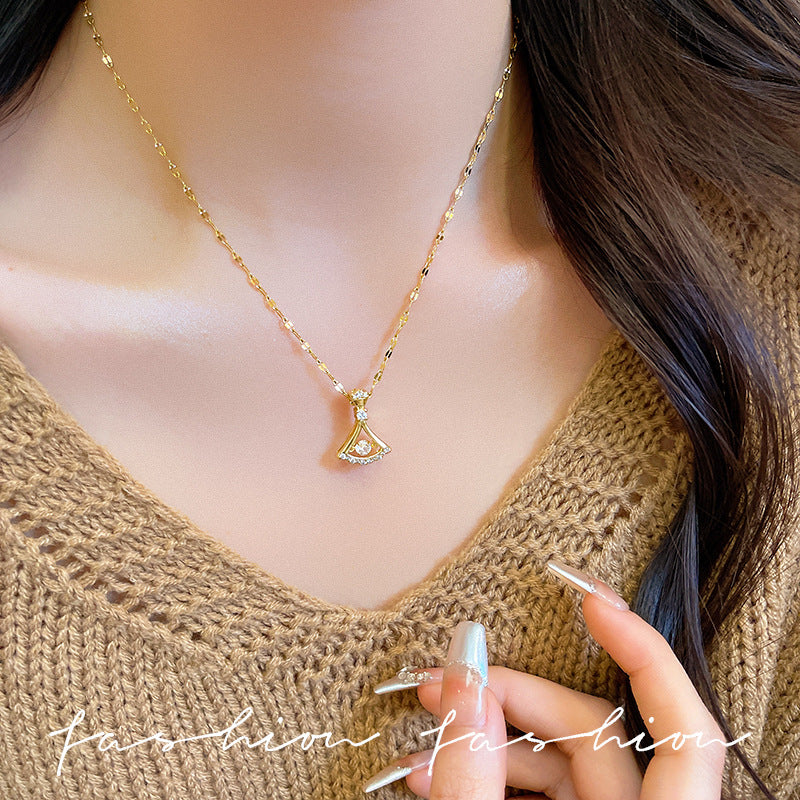 Wholesale Titanium Steel  Fan-shaped Smart Necklace  Heart Elegant Pendant  Clavicle Chain