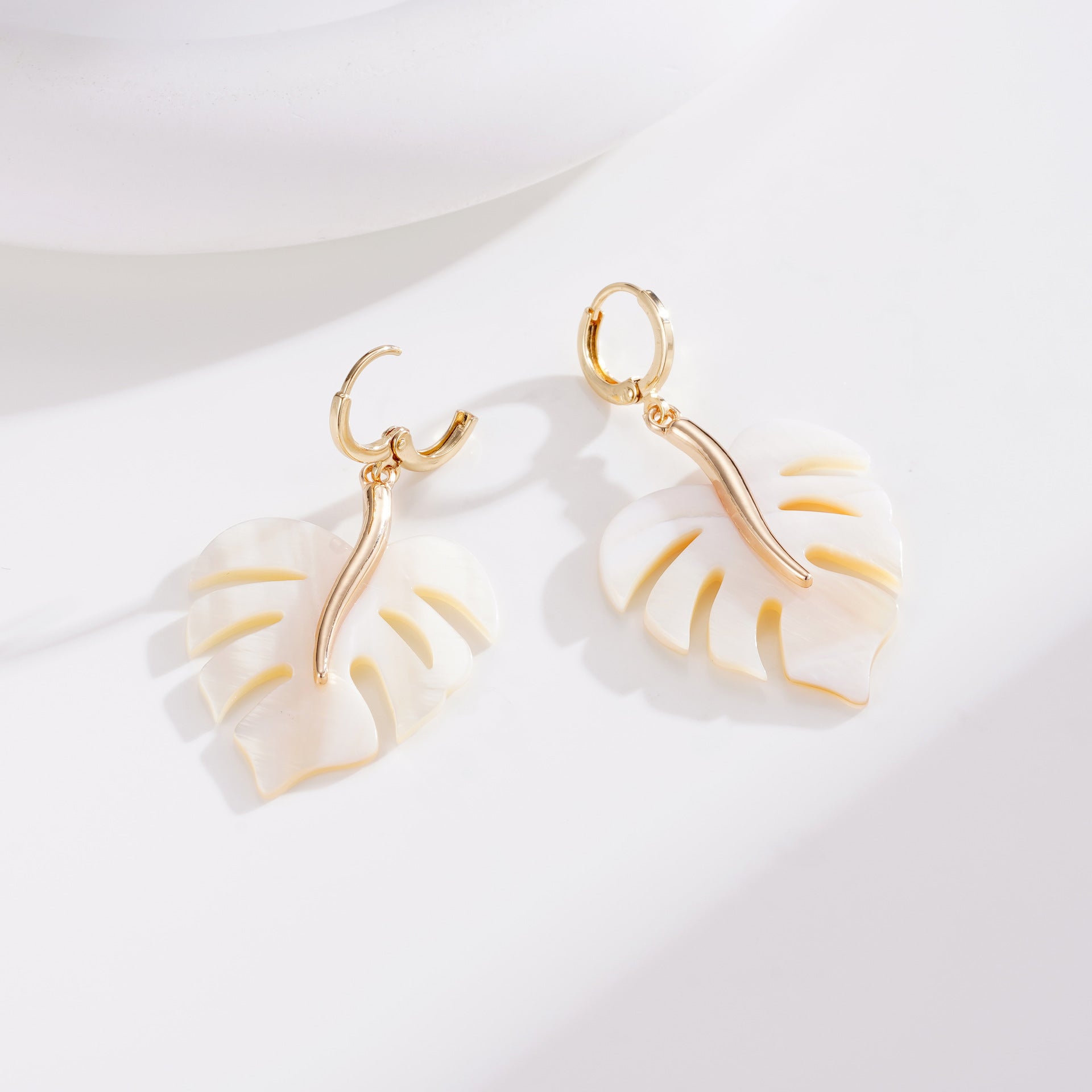 Wholesale shell love leaf earrings