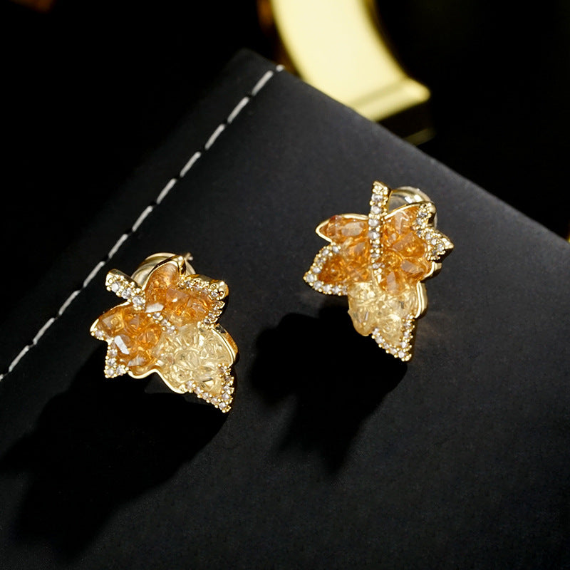 Wholesale small simple maple leaf crystal earrings