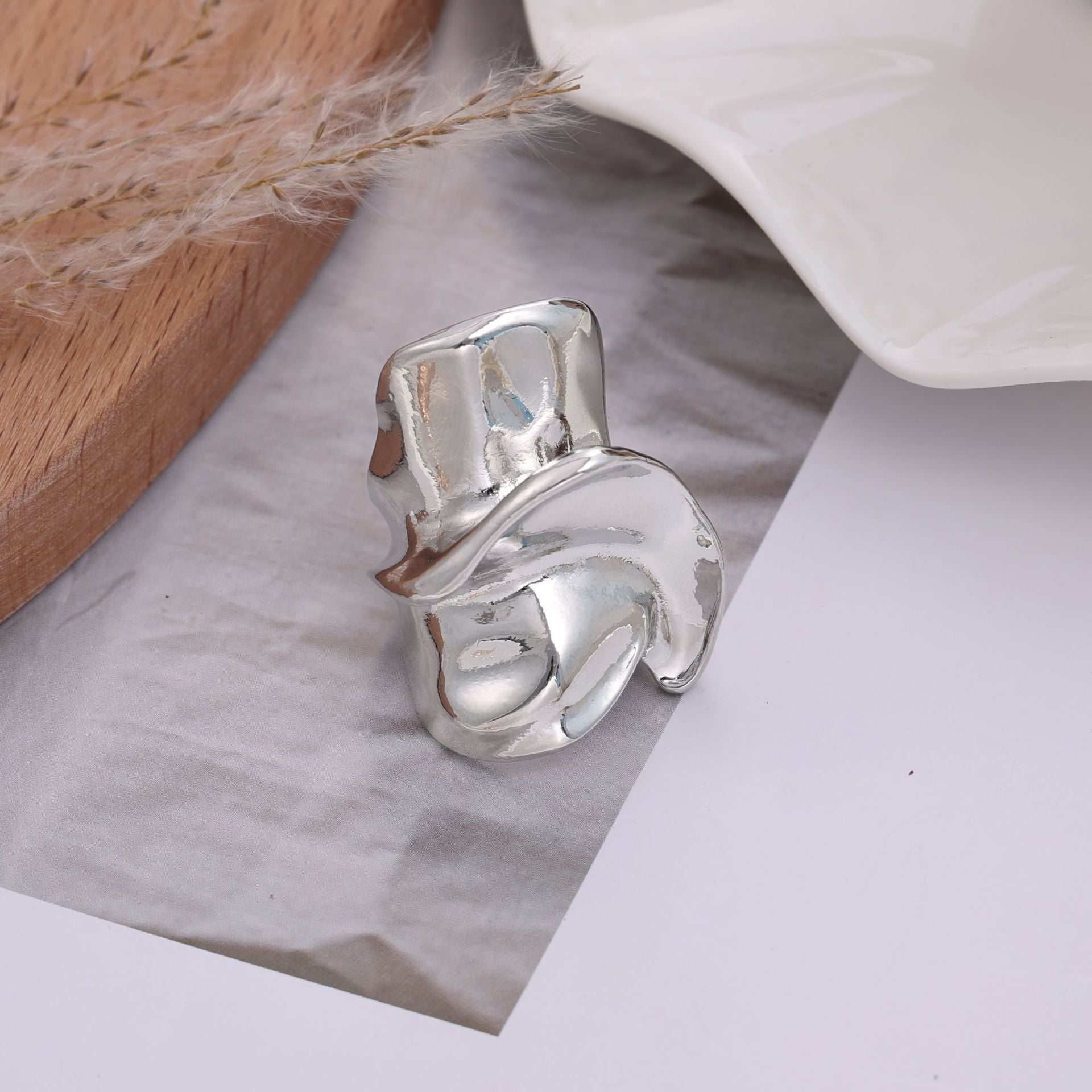 Wholesale Zinc Alloy Light luxury fashion ring
