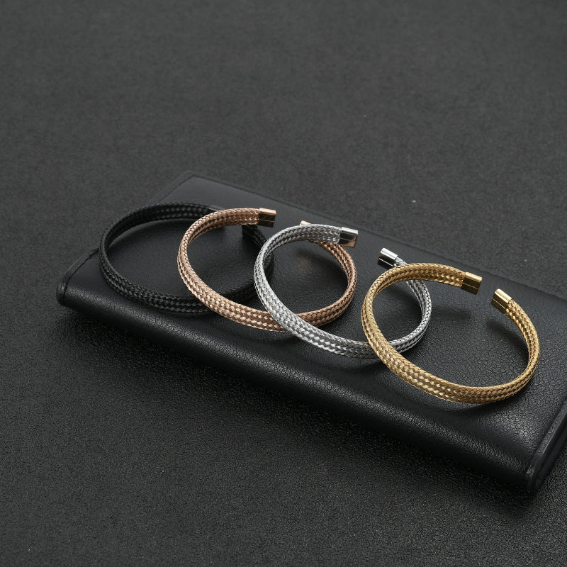 Bracciale intrecciato a maglia a forma di C in acciaio al titanio all'ingrosso