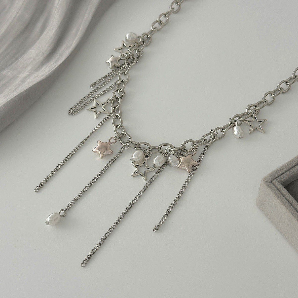 Wholesale Edgy Star Pendant &  Pearl Tassel Alloy Clavicle Necklace