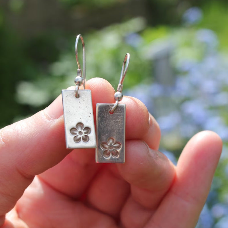 Wholesale  retro geometric spiral old metal earrings