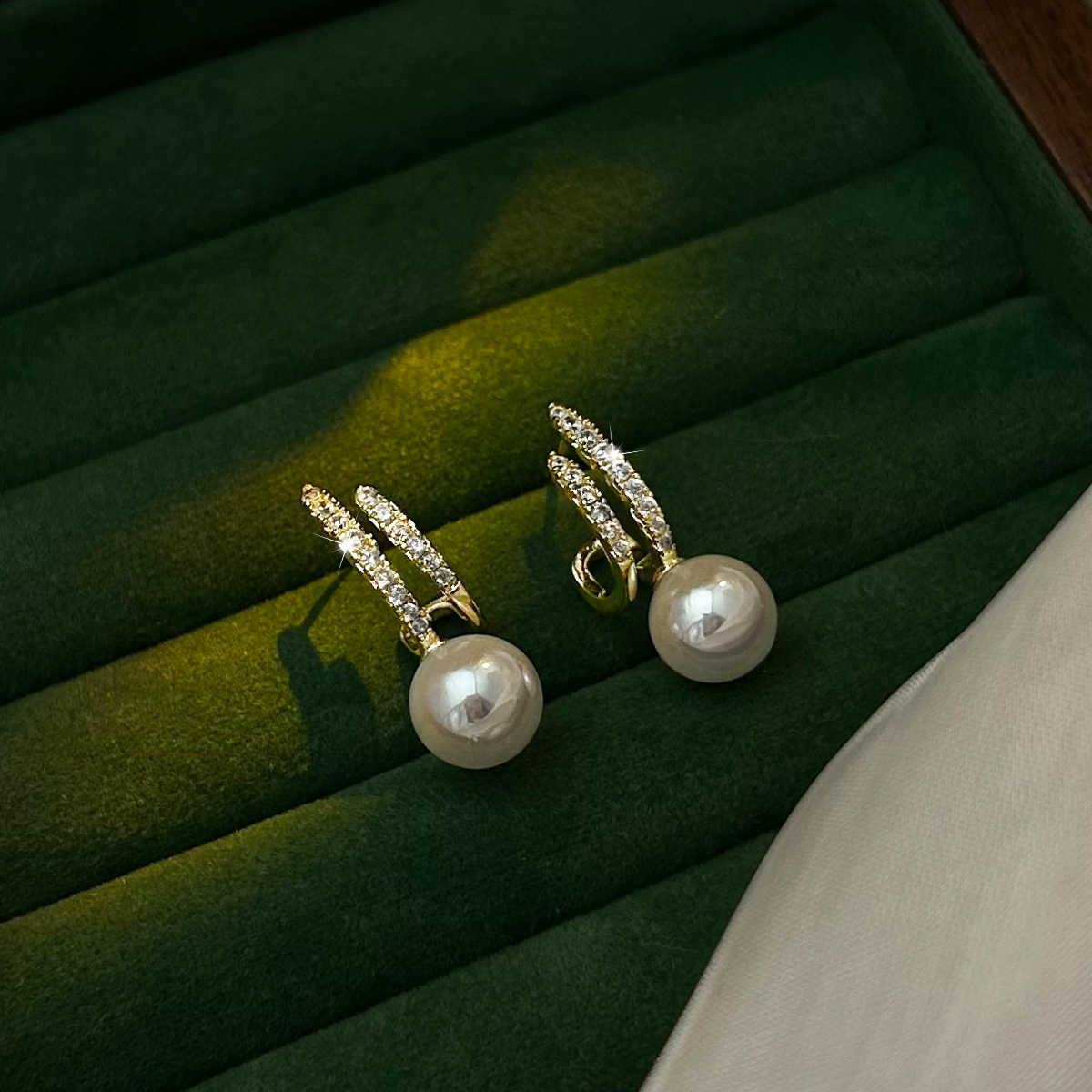 Wholesale Japanese Korean Style Imitation Pearl Stud Earrings with Zircon Accents - Boutique Resale Fashion Accessory