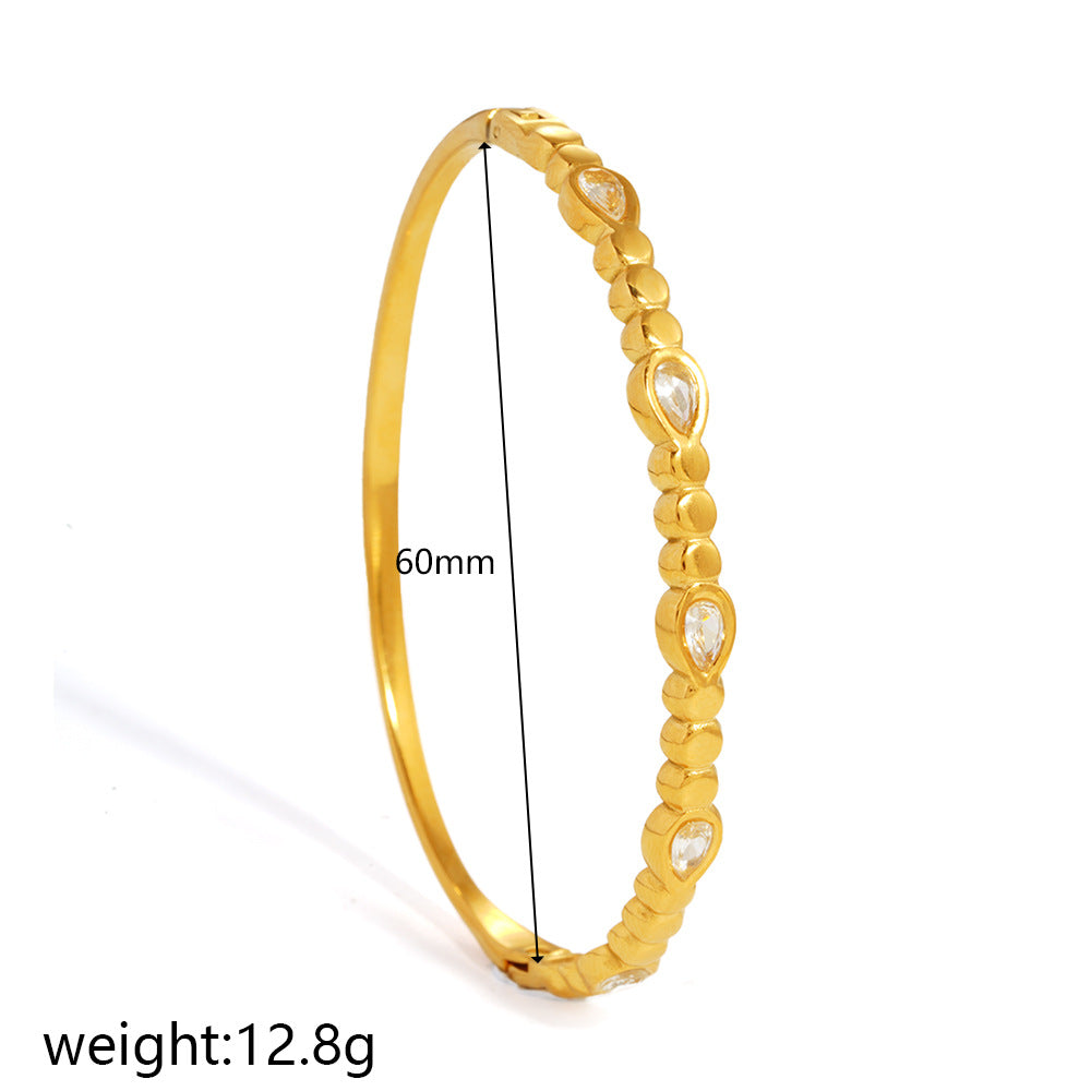 Wholesale Instagram Style Retro Stainless Steel Gold Heart Bracelet