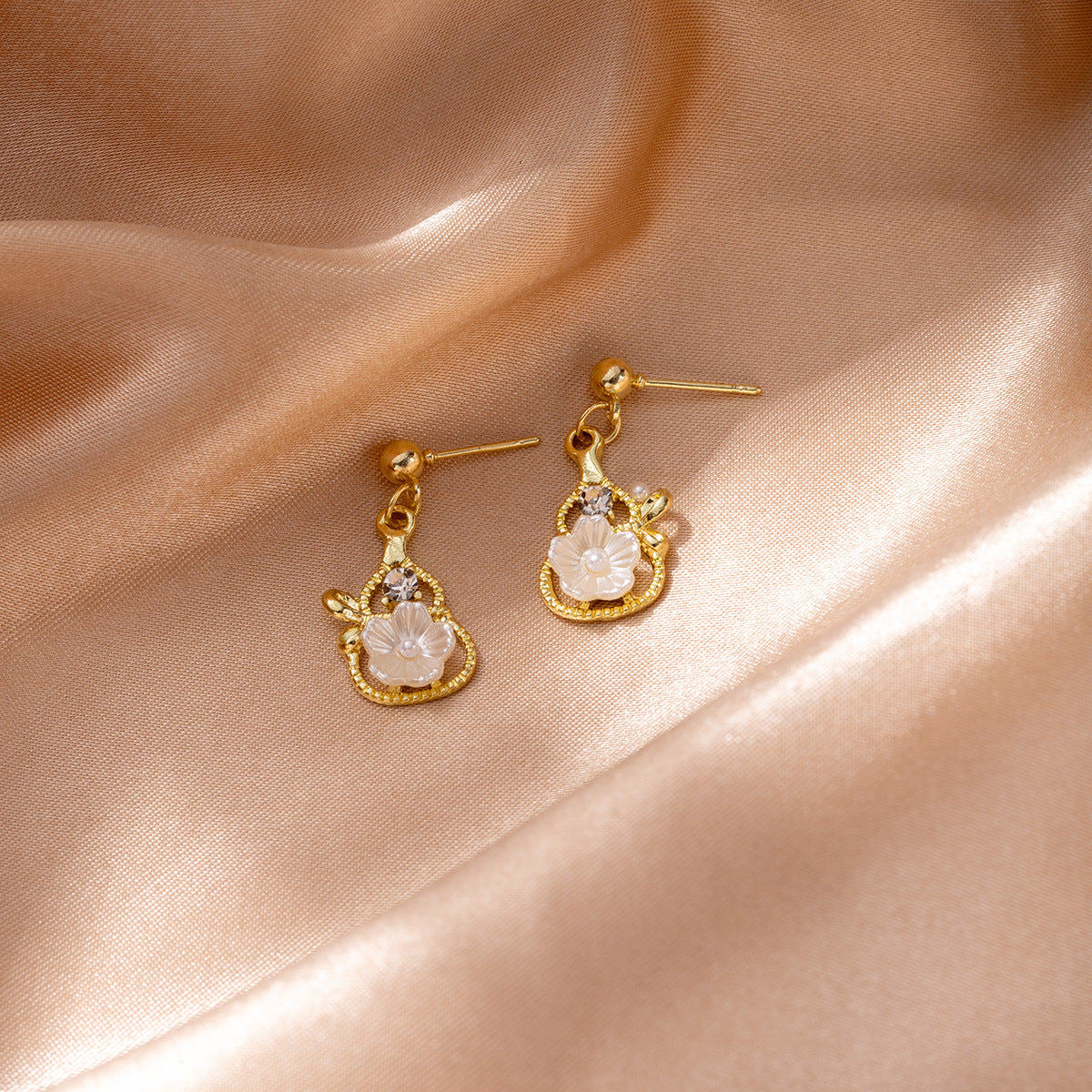 Wholesale Enamel lotus earrings