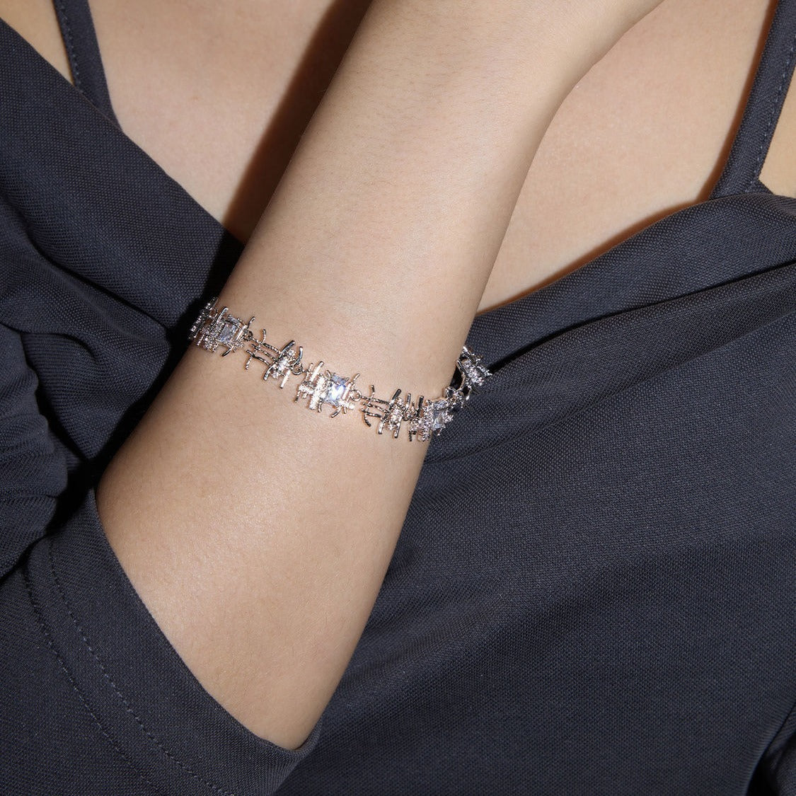 Wholesale Zircon Bracelet  Hollow Elegant Light Luxury Elegant Bracelet