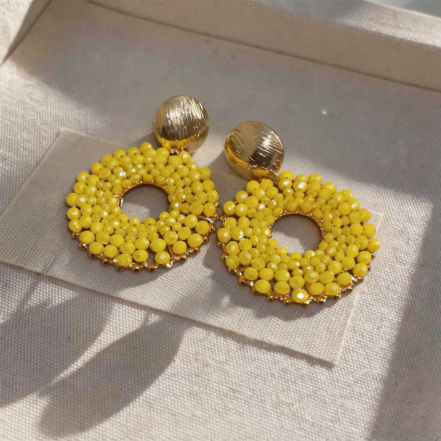 Wholesale Round Crystal Stud Earrings Silver Plating Sweet Style Party Wear Jewelry Accessory Gift Boutique Resale