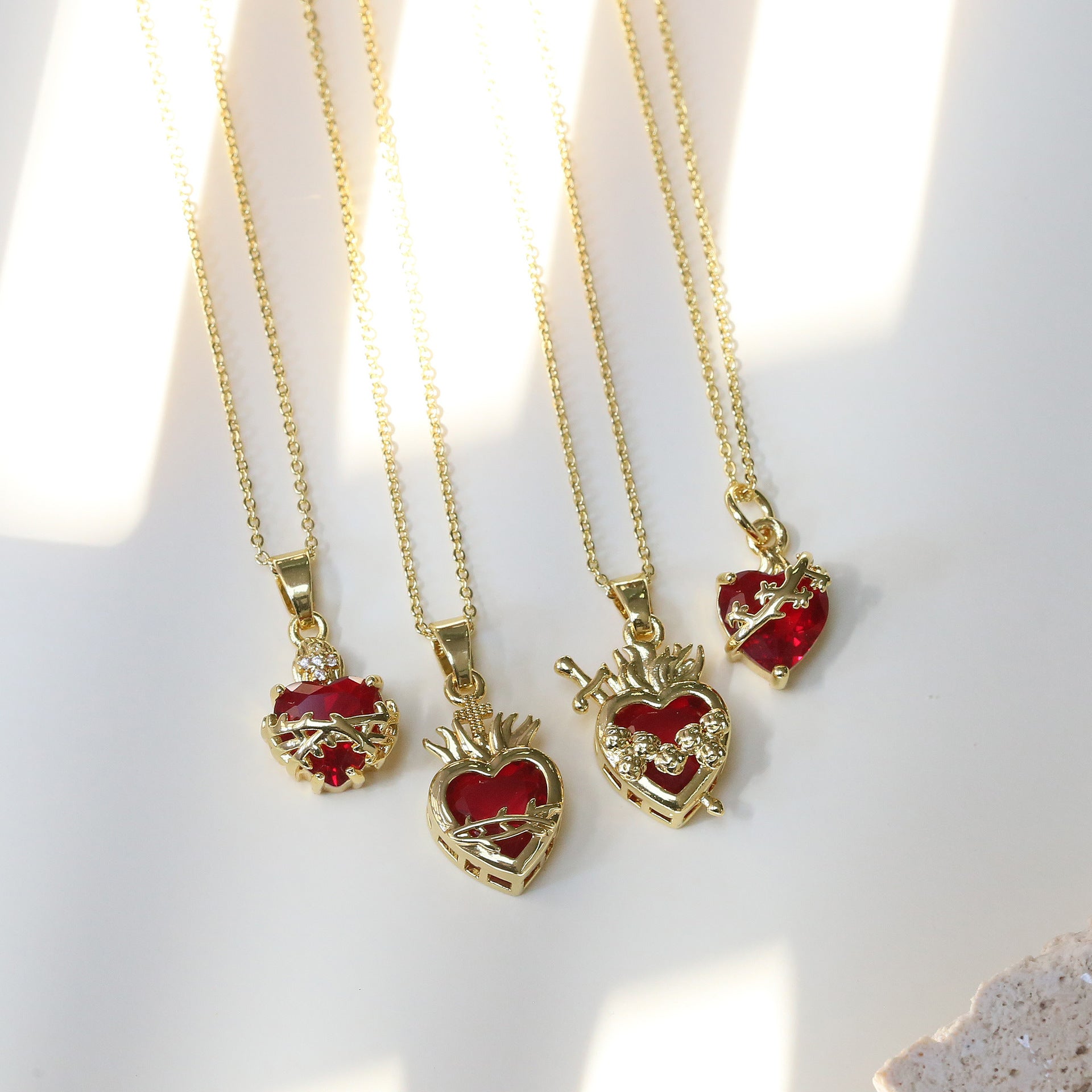 Wholesale  fashion brass red heart heart-shaped sacred heart lady pendant clavicle chain