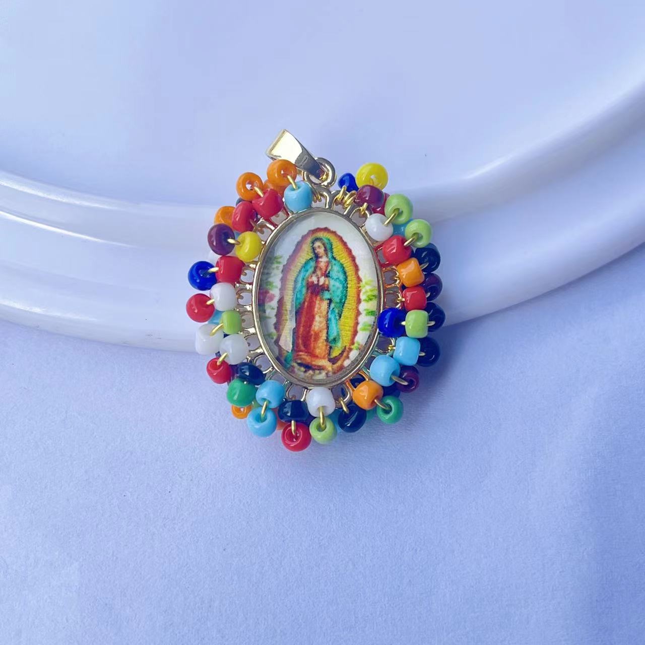 Wholesale Gold hand-woven millet bead oval portrait pendant female jewelry  necklace pendant