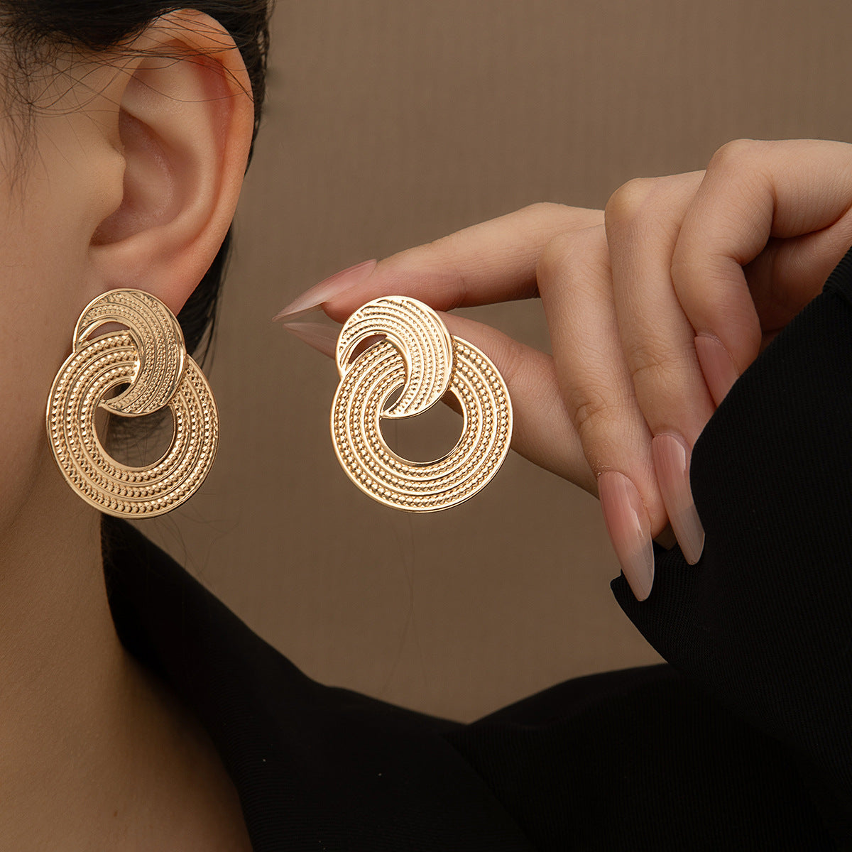 Wholesale Cross-border Geometric Round All-match Retro Earrings European and American Niche Design Ear Studs Elegant Twist Earrings
