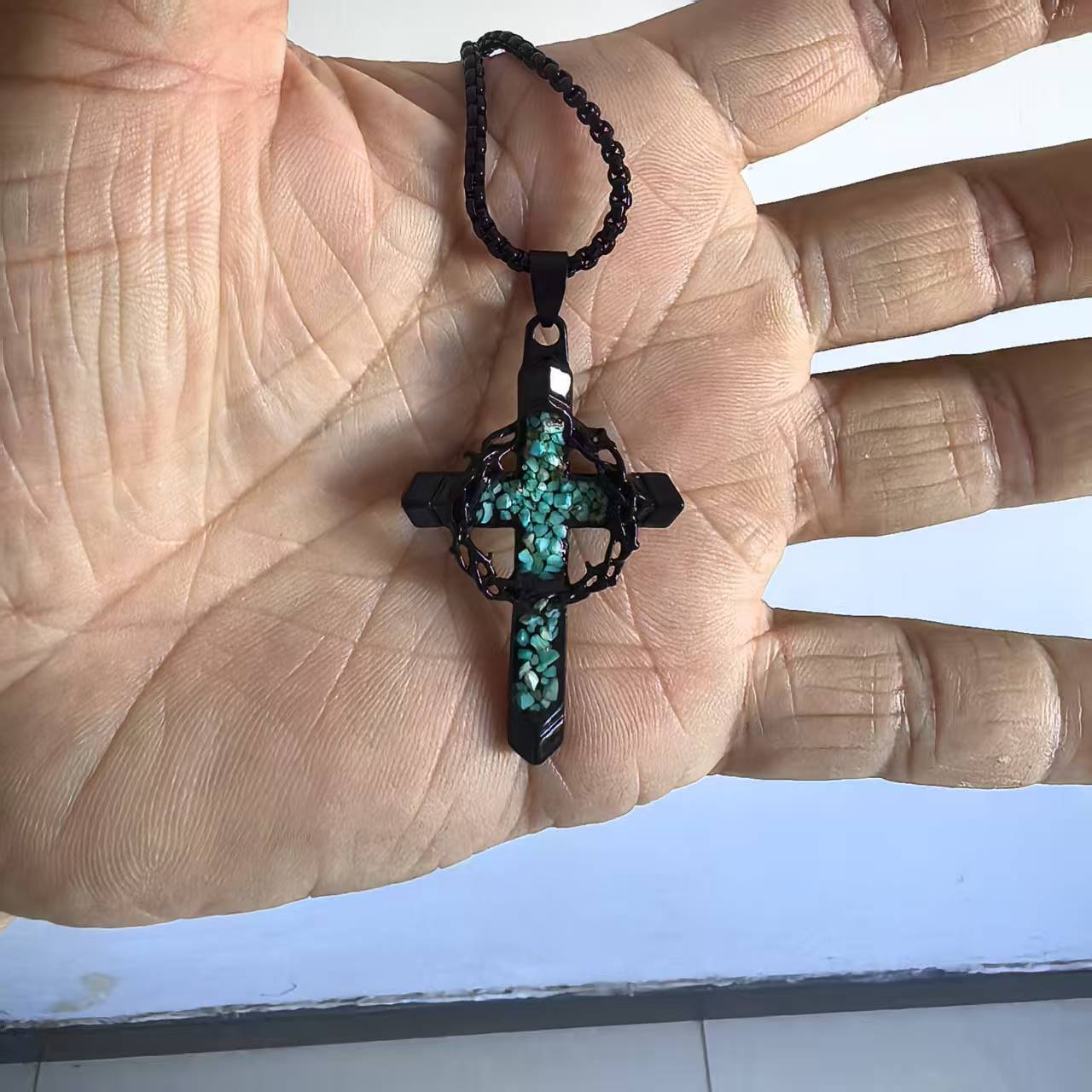 Wholesale Vintage n Cross Turquoise Pendant Necklace Alloy Chain Fashion Accessory