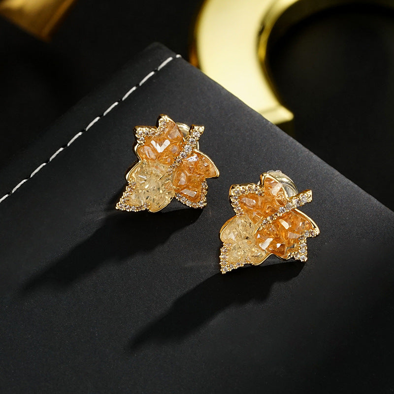 Wholesale small simple maple leaf crystal earrings