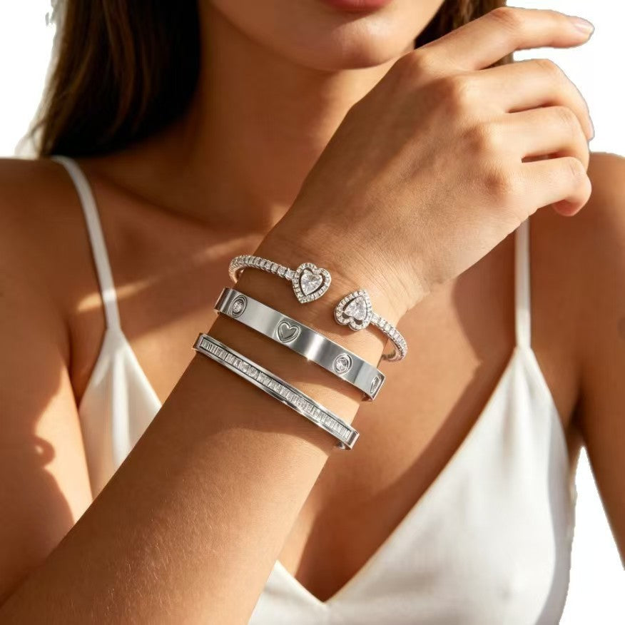 Wholesale Urban Style Love Heart Starry Titanium Steel Bracelet 18K Gold Plated Fashion Accessory