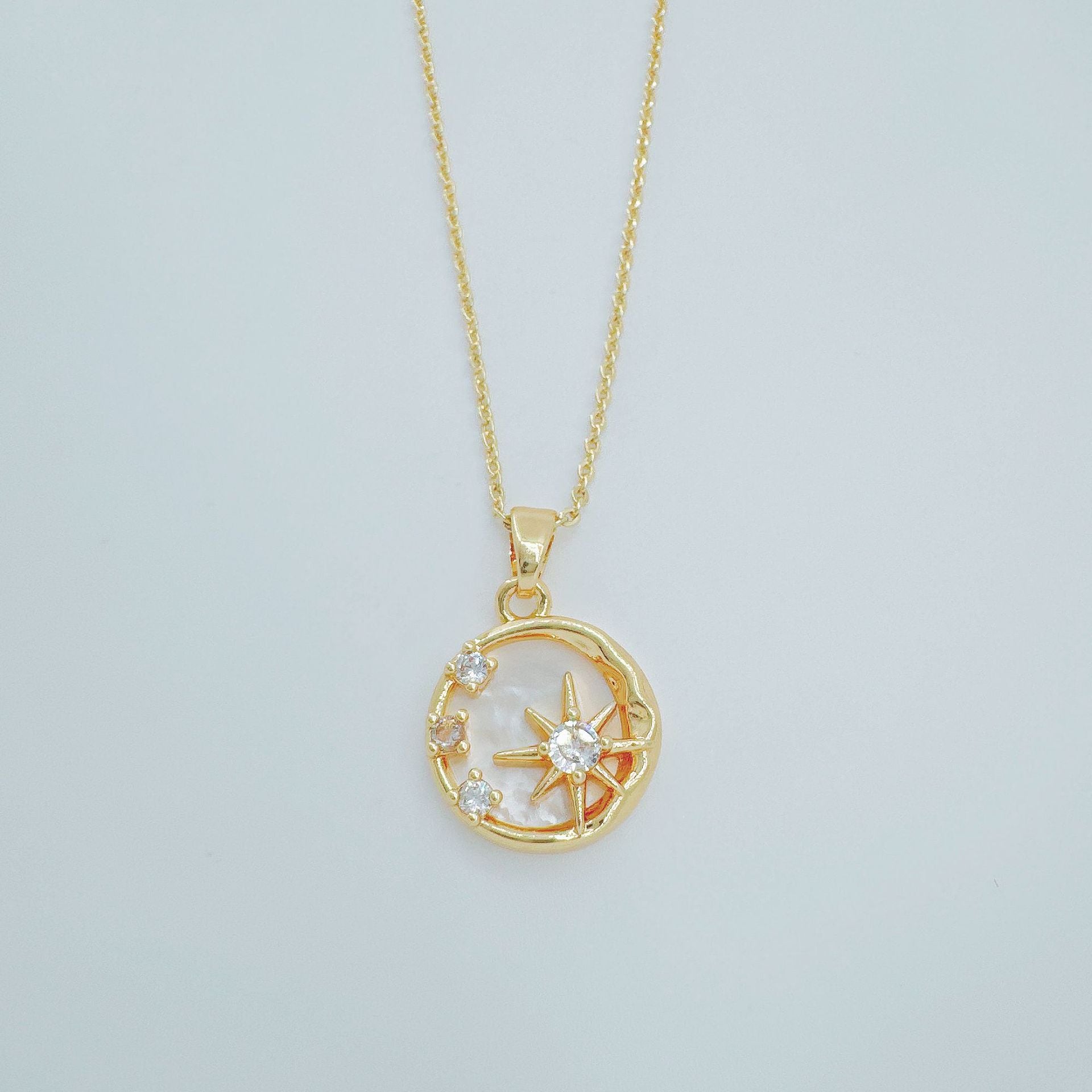 Wholesale Copper Gold Plated Shell Cloud Pendant Necklace Chic Jewelry Accessory for Women
