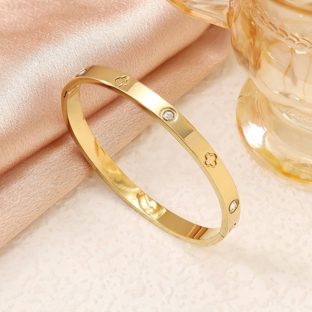 Wholesale Stainless Steel Gold Four-Leaf Clover Bracelet Set Nail Bracelet Diamond Bracelet Cut Out Bracelet
