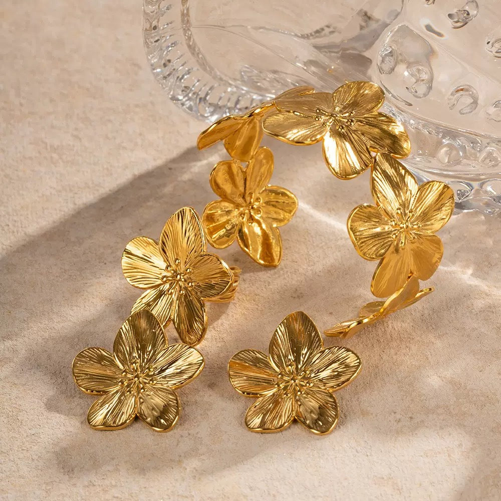 Wholesale Stainless steel  flower earrings versatile light luxury jewelry accessories