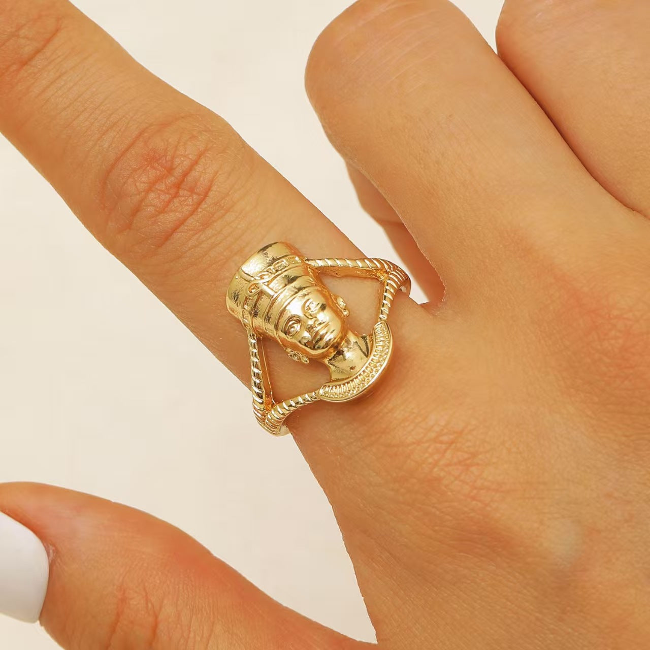 Wholesale exaggerated sculpture index finger ring