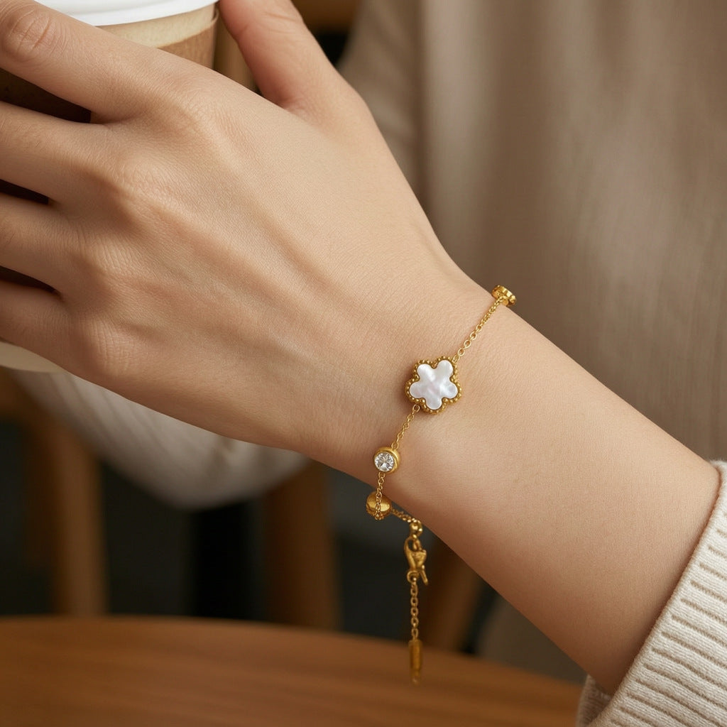 Wholesale Real Gold Plated Titanium Steel Five-Leaf Flower Bracelet - Everyday Jewelry Accessory