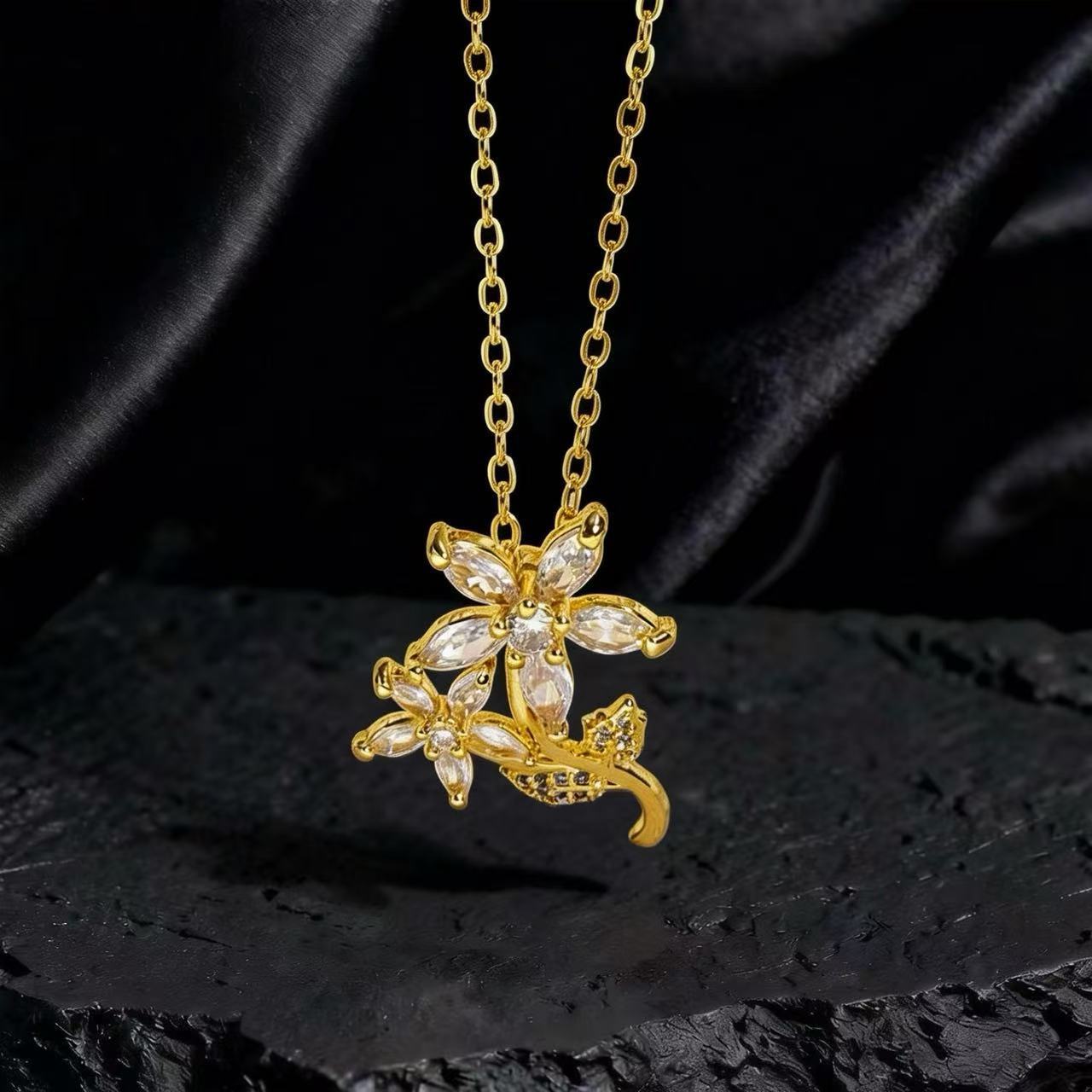 Wholesale Gold Plated Copper Zircon Sunflower Necklace Layering Jewelry For Women Trendy Party Fashion Accessory Everyday Wear Boutique Resale