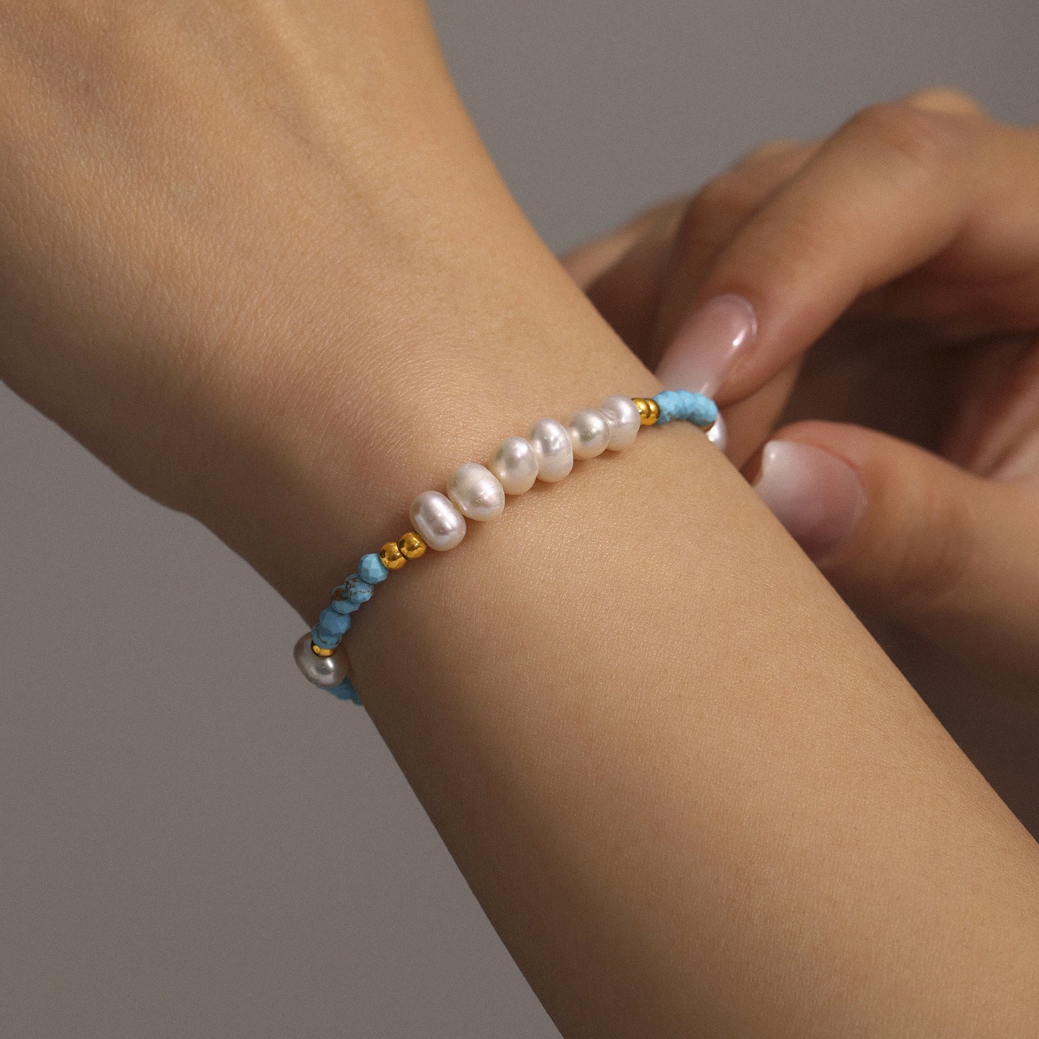 Wholesale Light Luxury Handmade Beaded Necklace and Bracelet Set with Freshwater Pearls Fashion Accessory